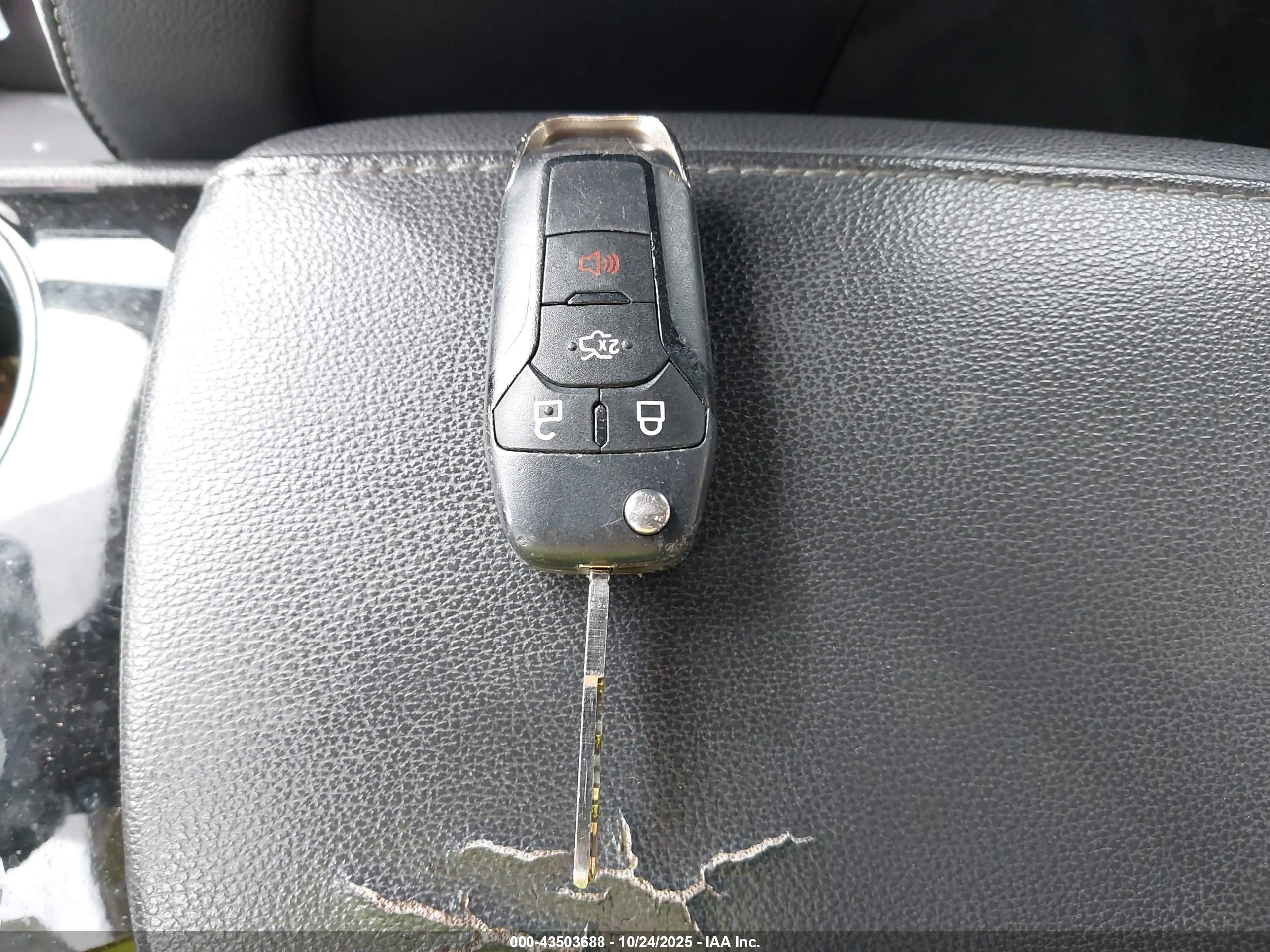 FORD FUSION image 11