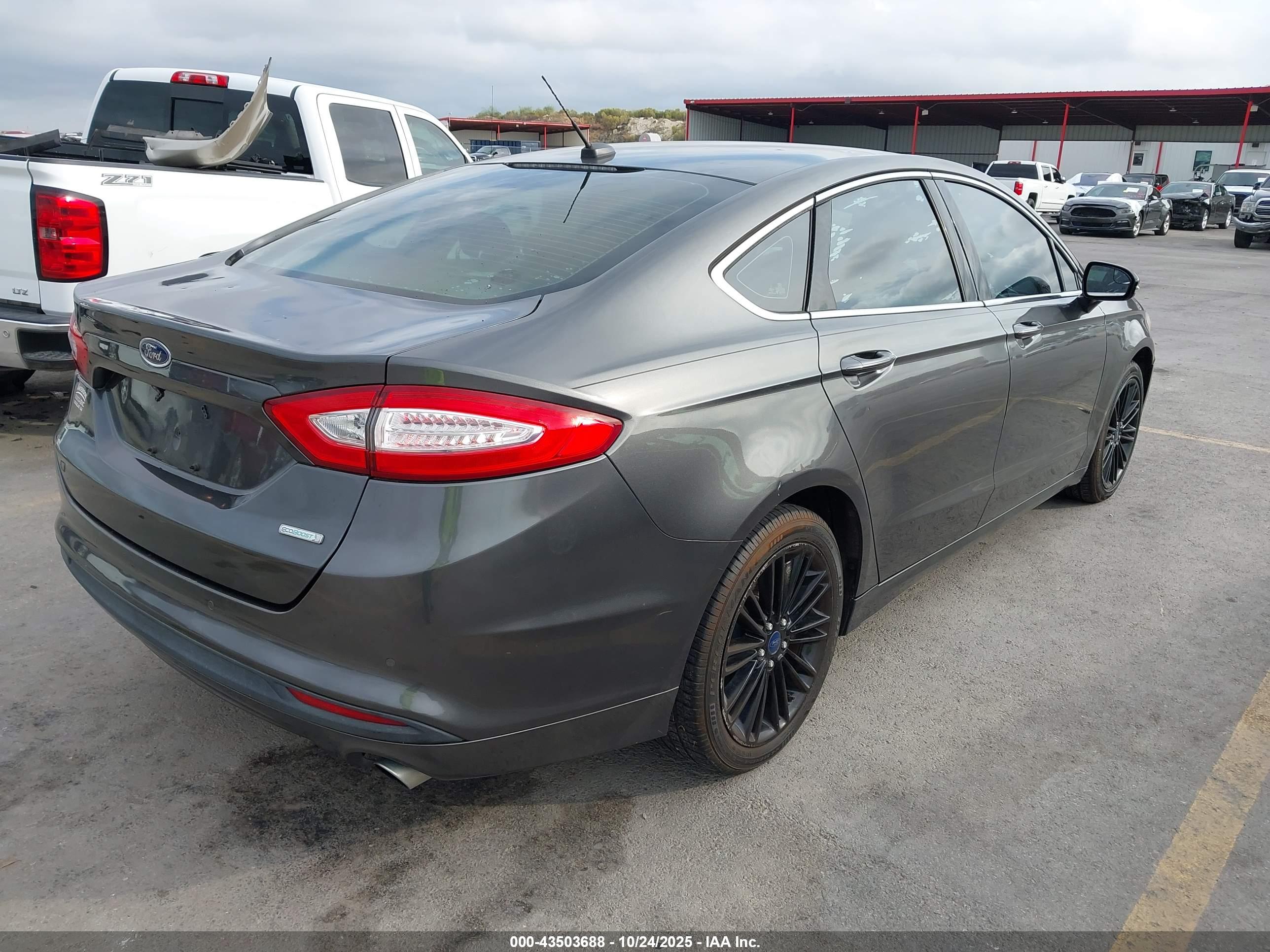 FORD FUSION image 4