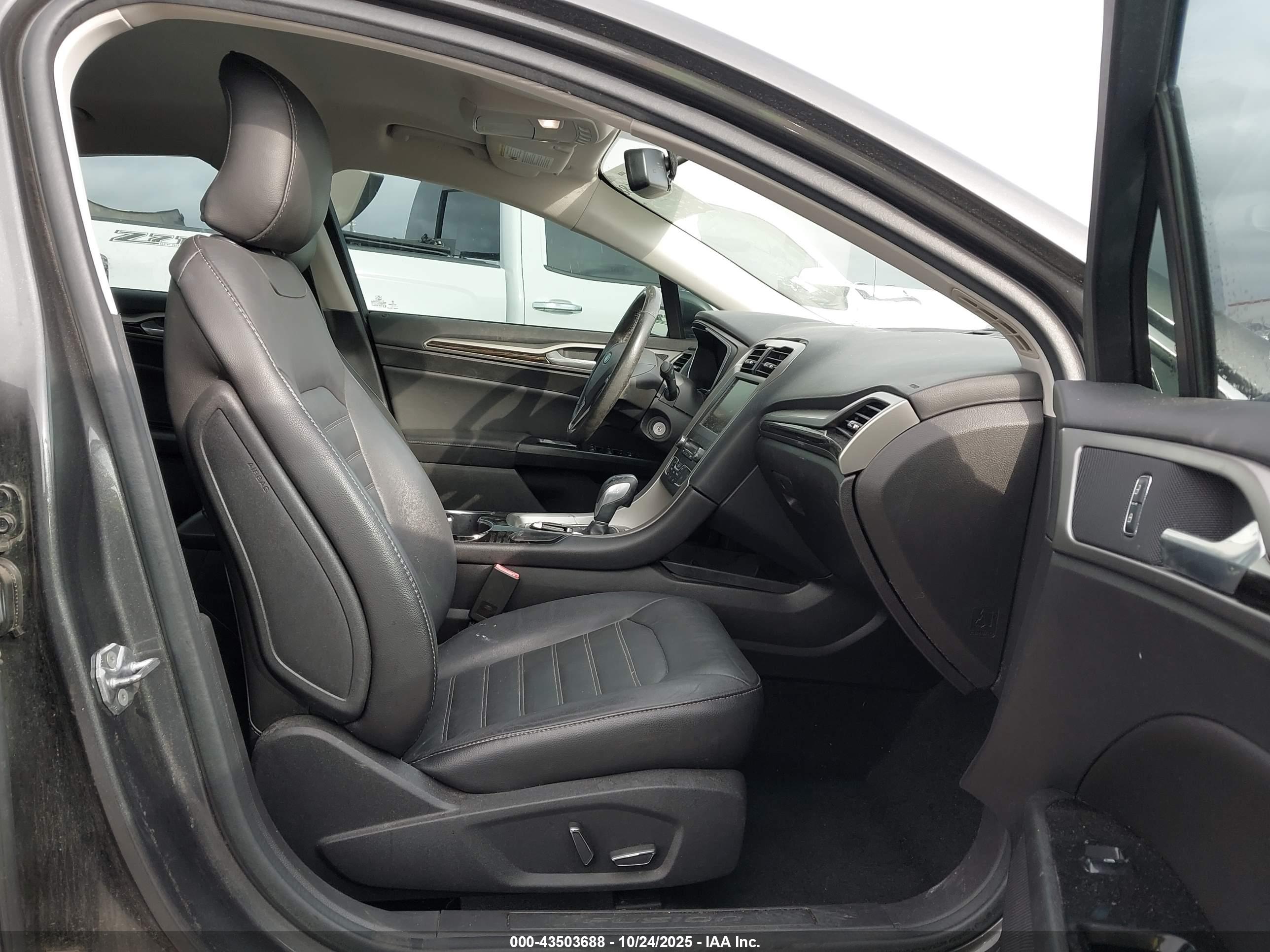 FORD FUSION image 5