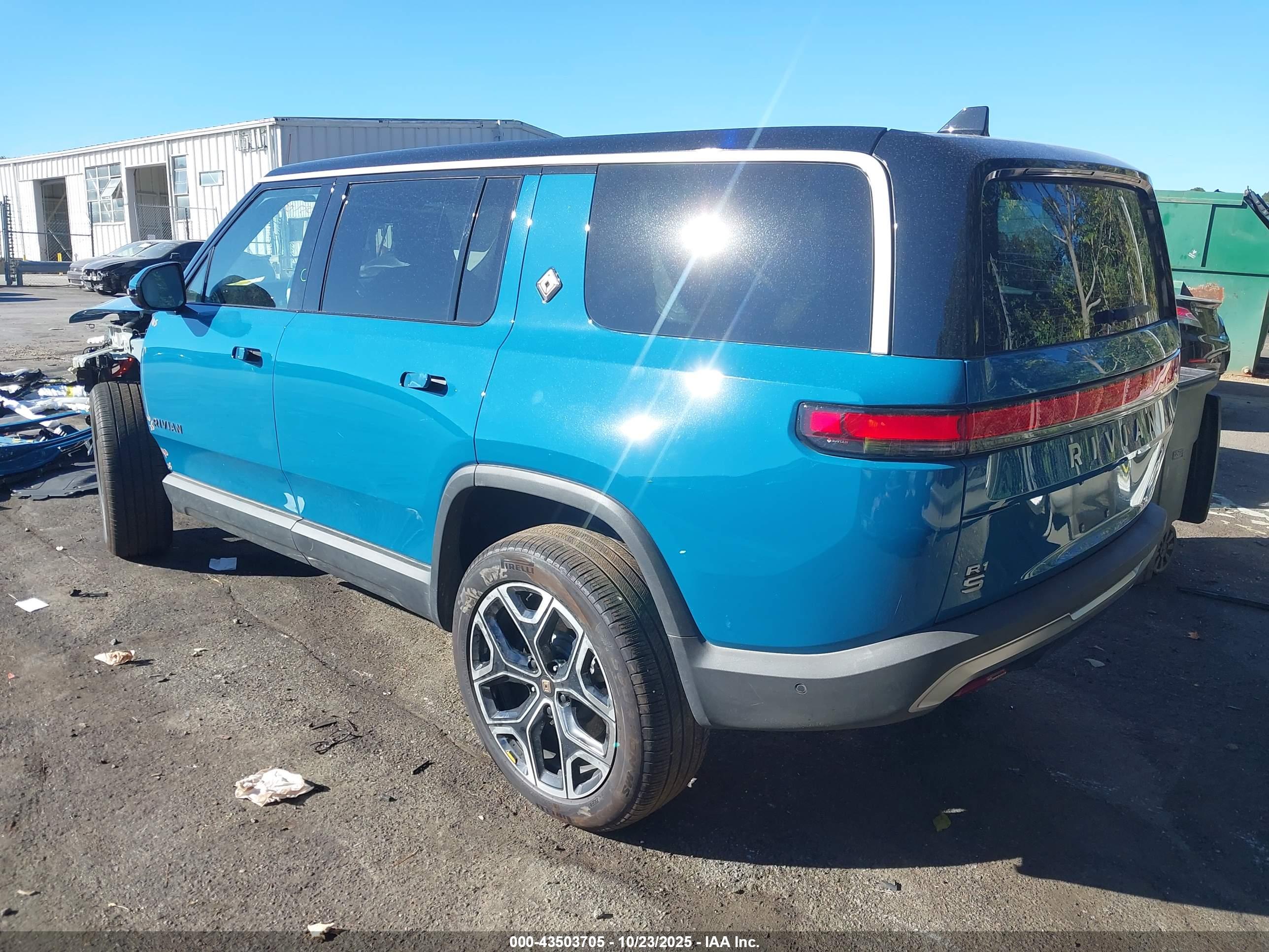 RIVIAN R1S image 3