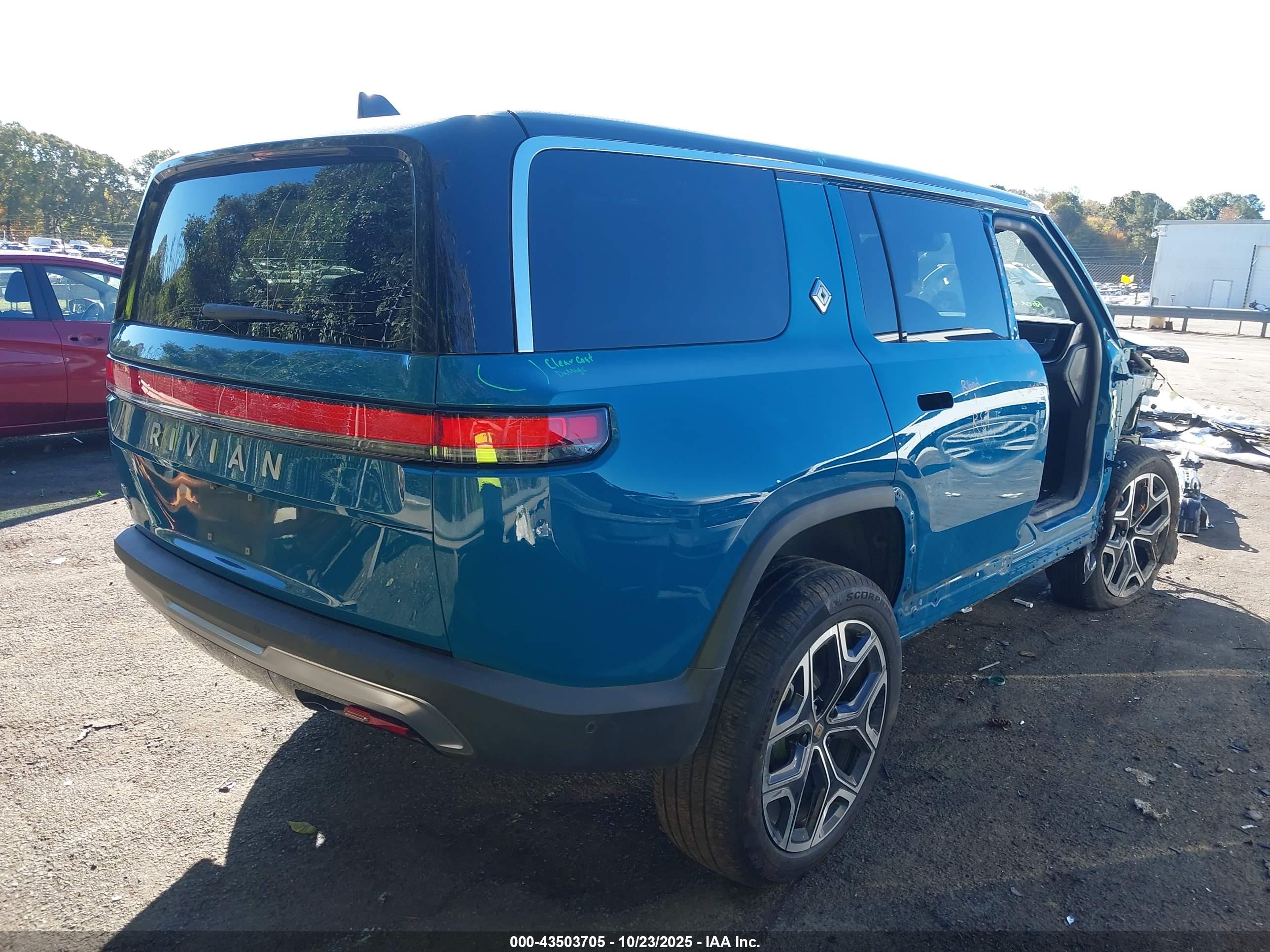 RIVIAN R1S image 4