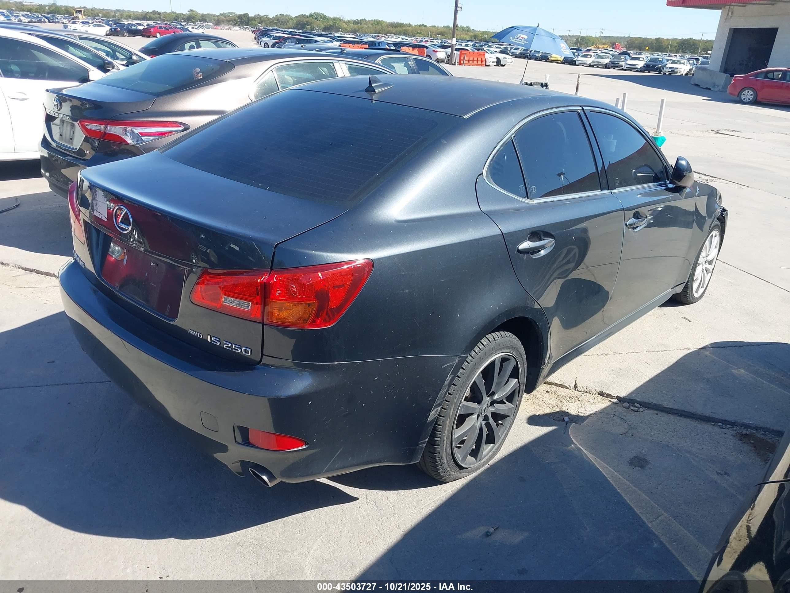 LEXUS IS image 4