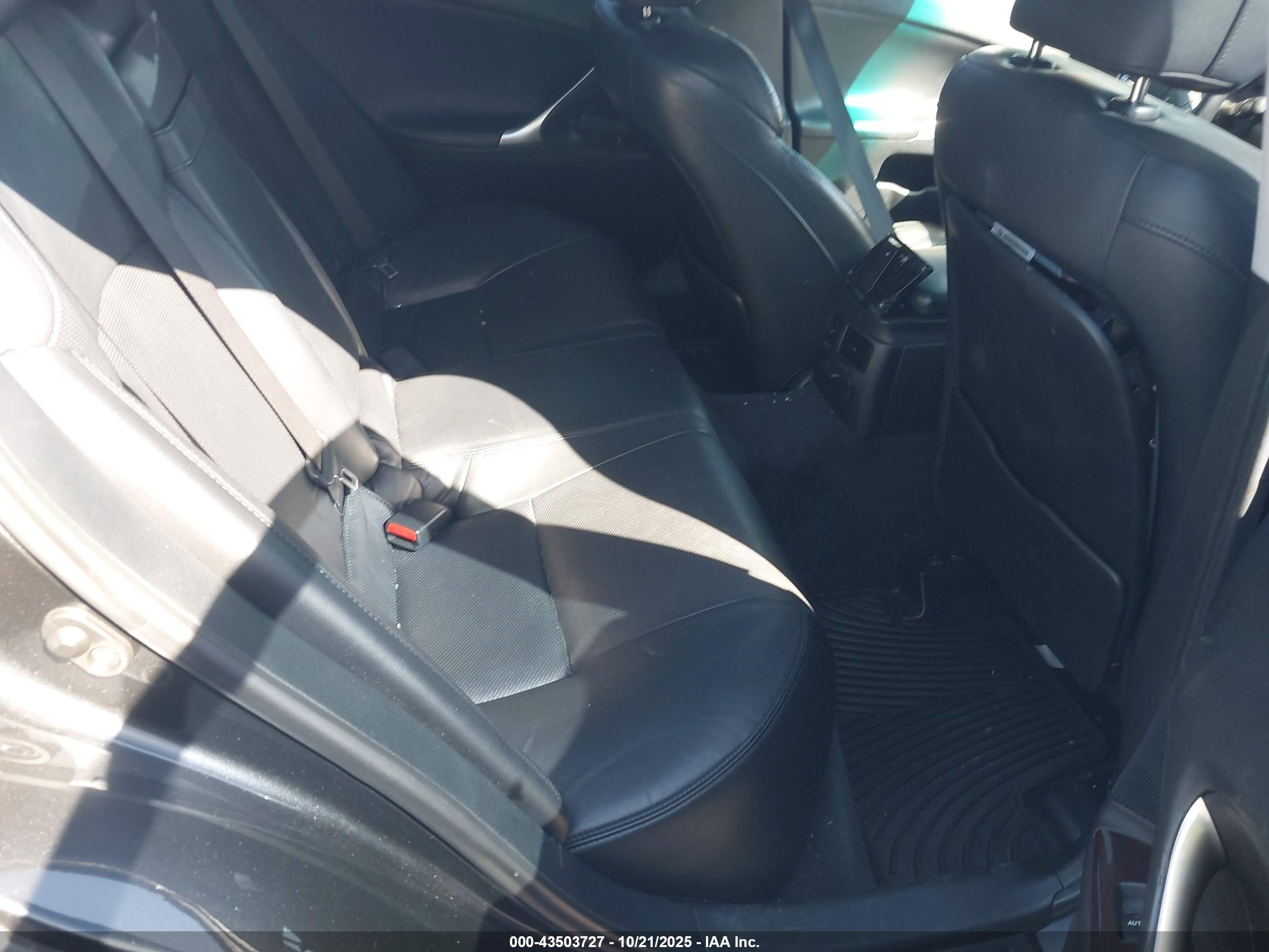 LEXUS IS image 8