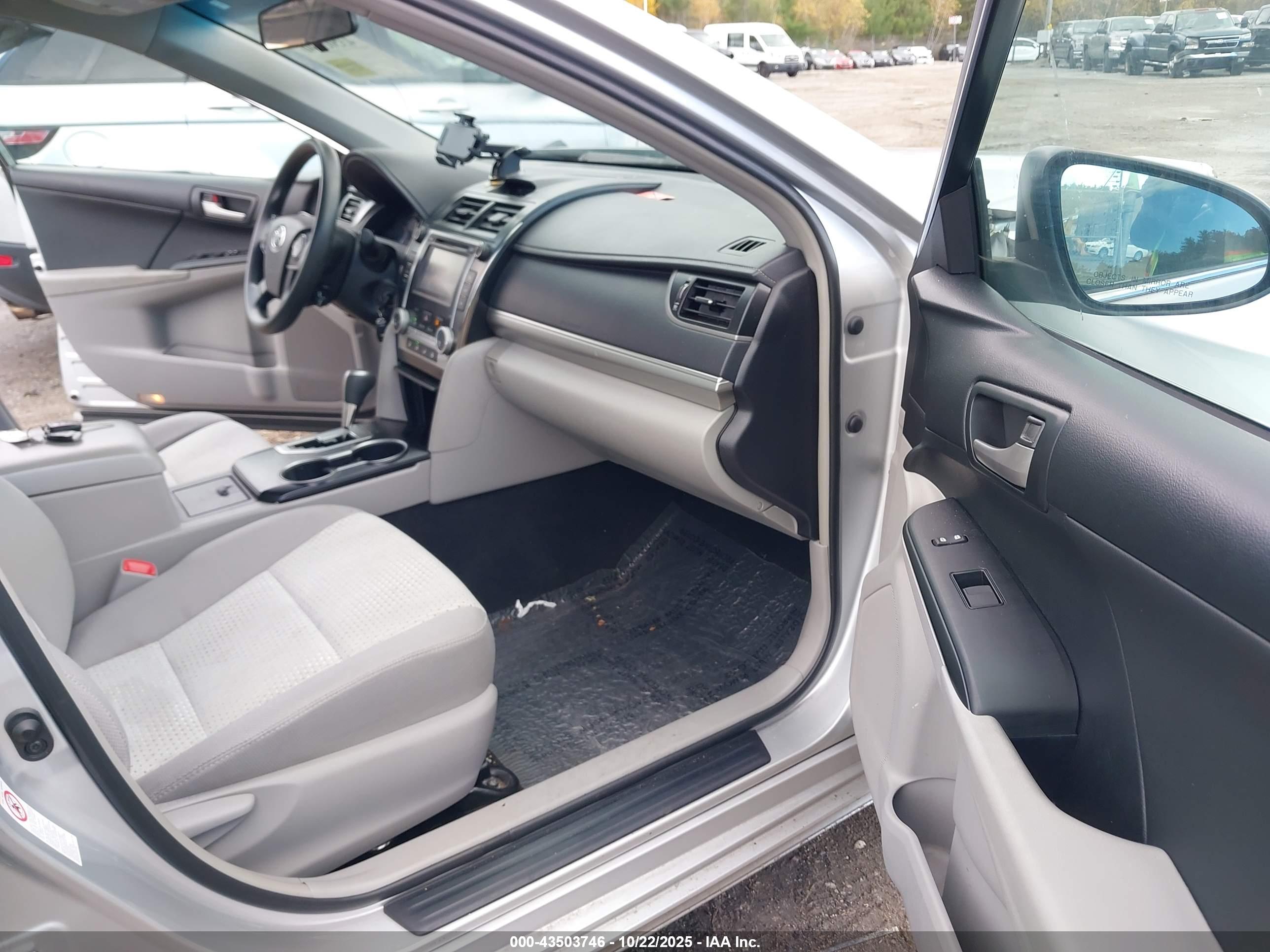 TOYOTA CAMRY image 5