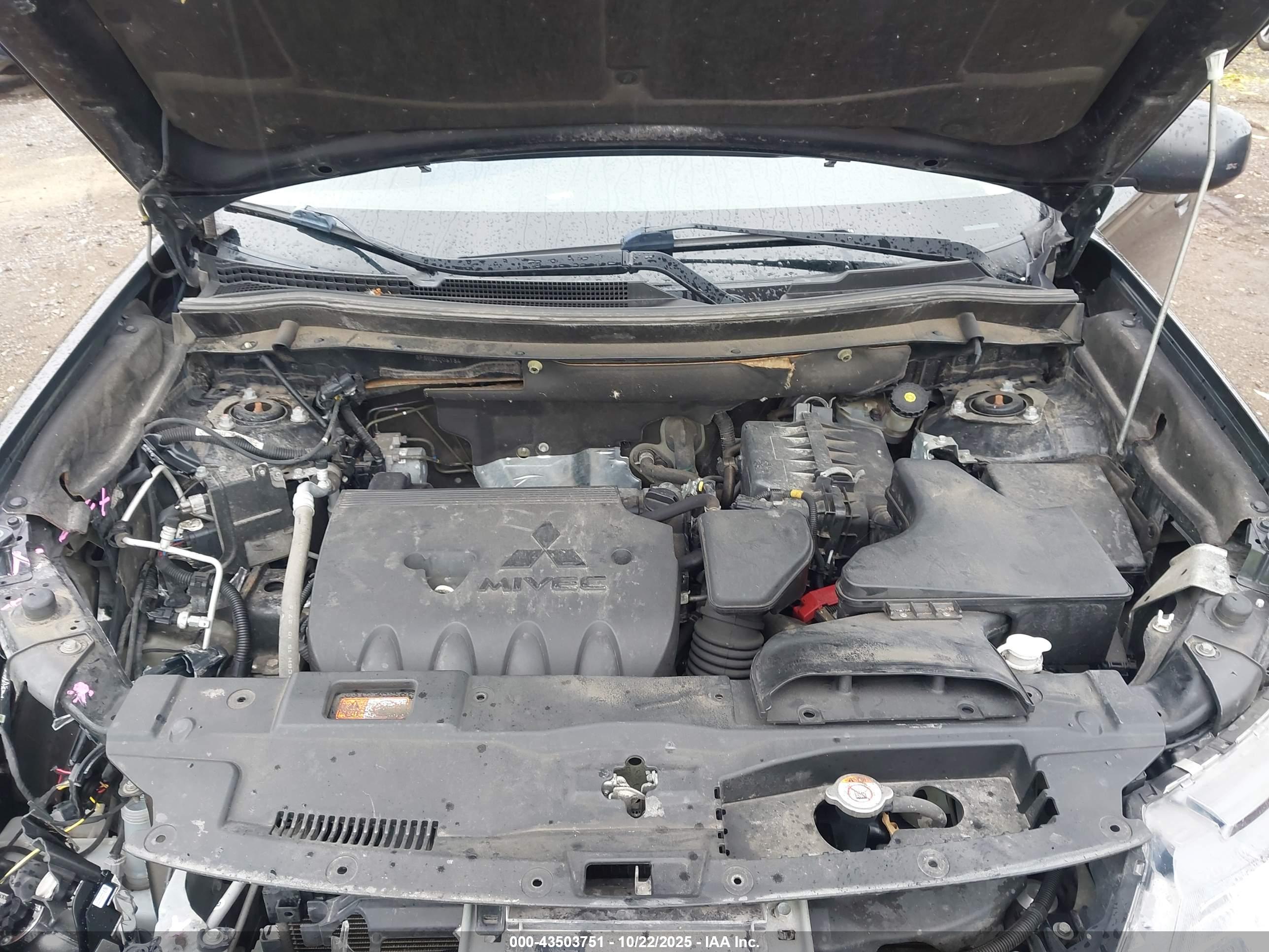 MITSUBISHI OUTLANDER image 10