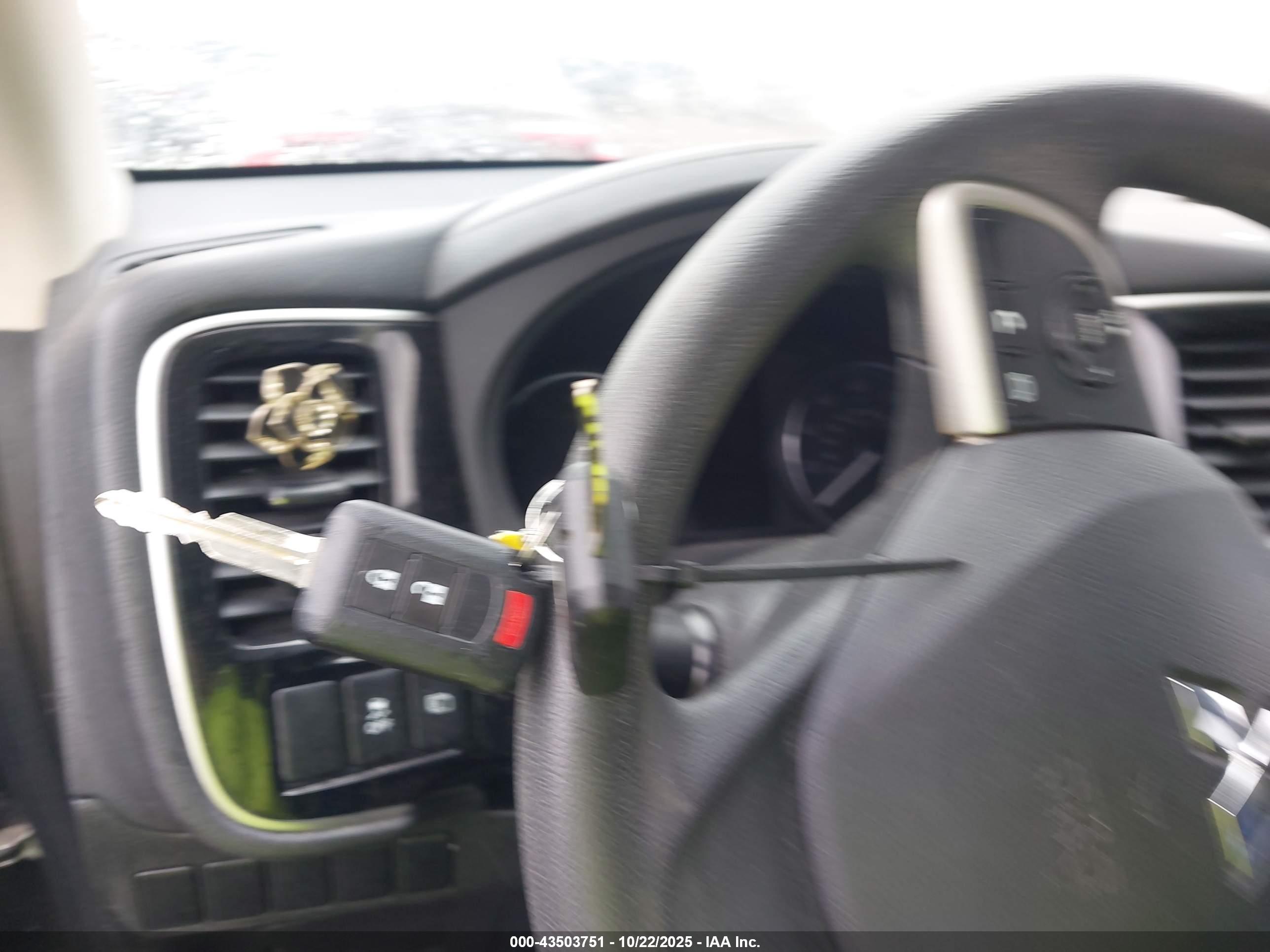 MITSUBISHI OUTLANDER image 11