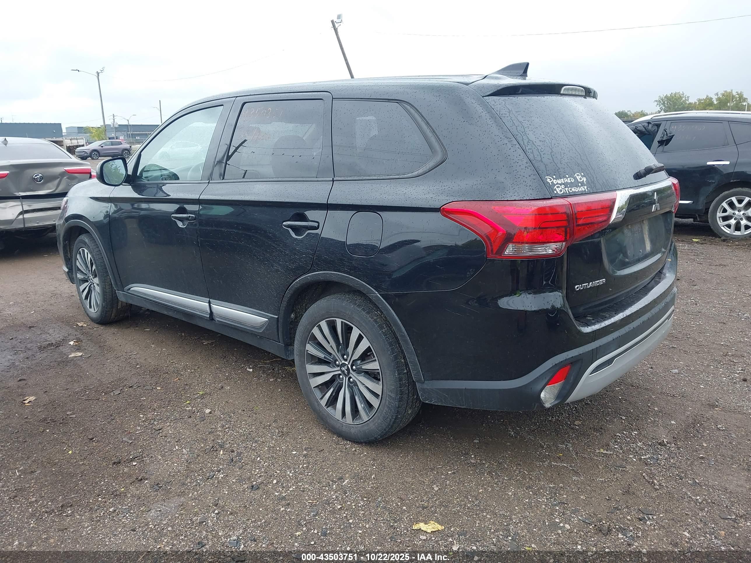 MITSUBISHI OUTLANDER image 3