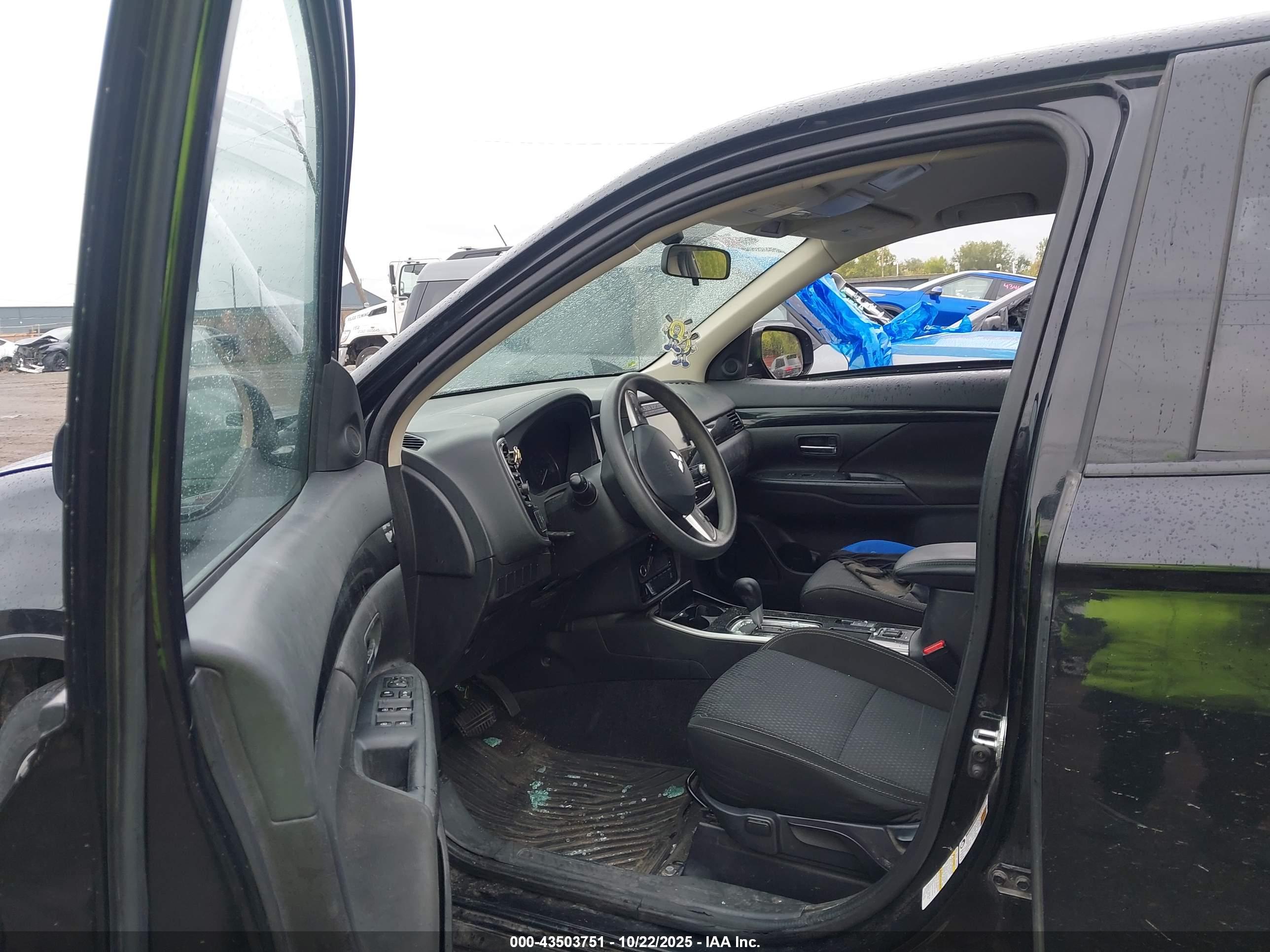 MITSUBISHI OUTLANDER image 5