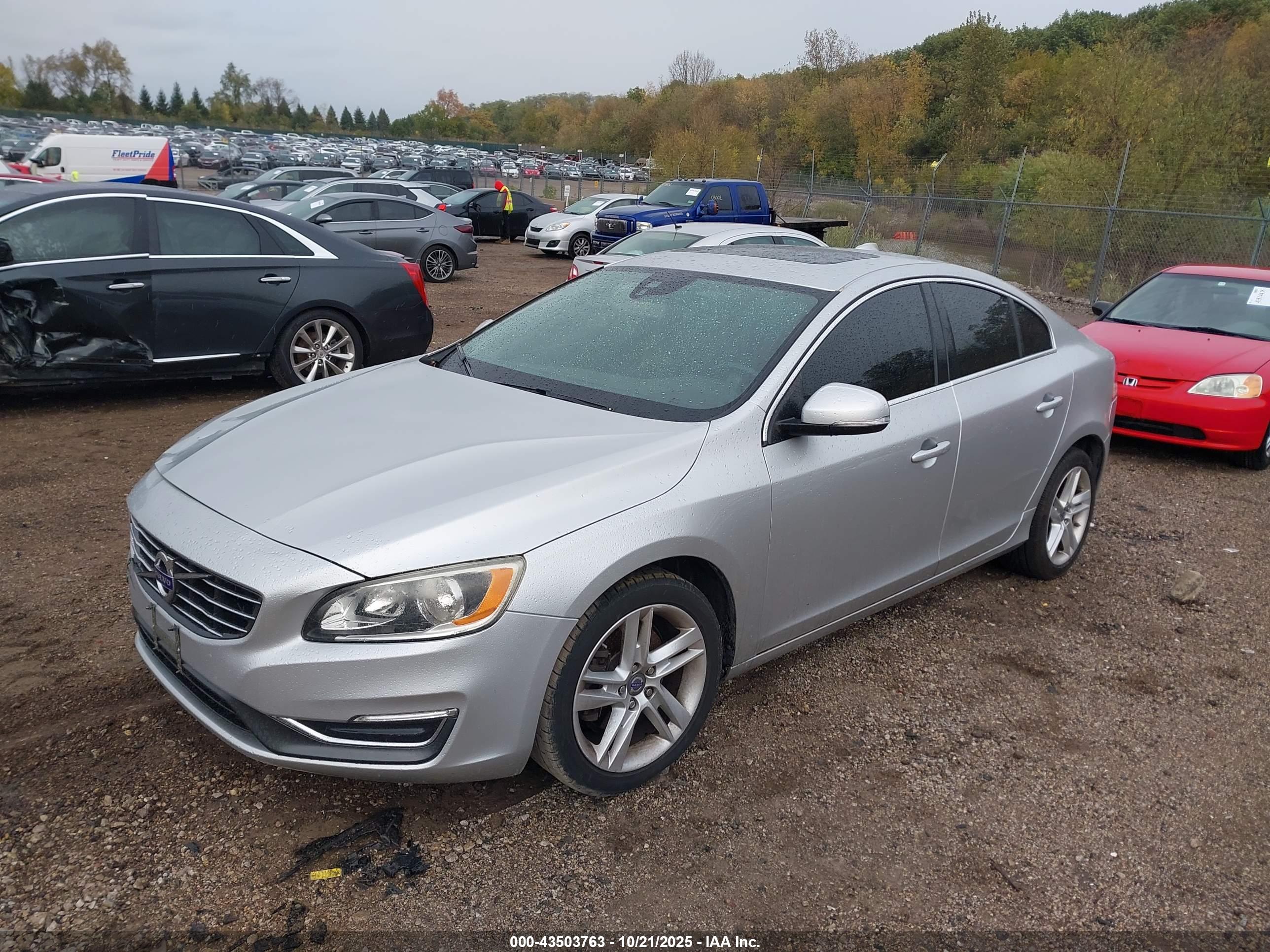 VOLVO S60 image 2