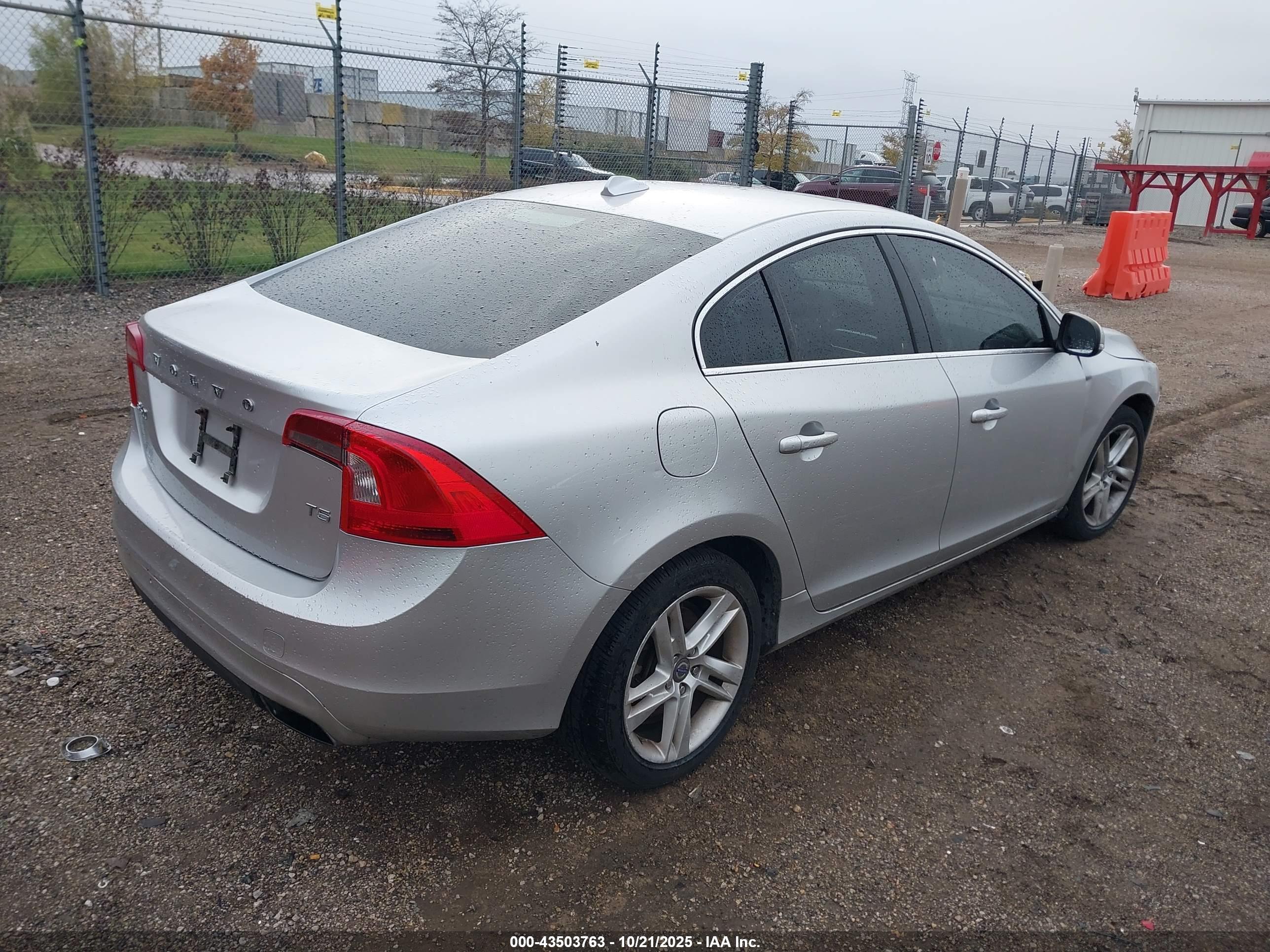 VOLVO S60 image 4