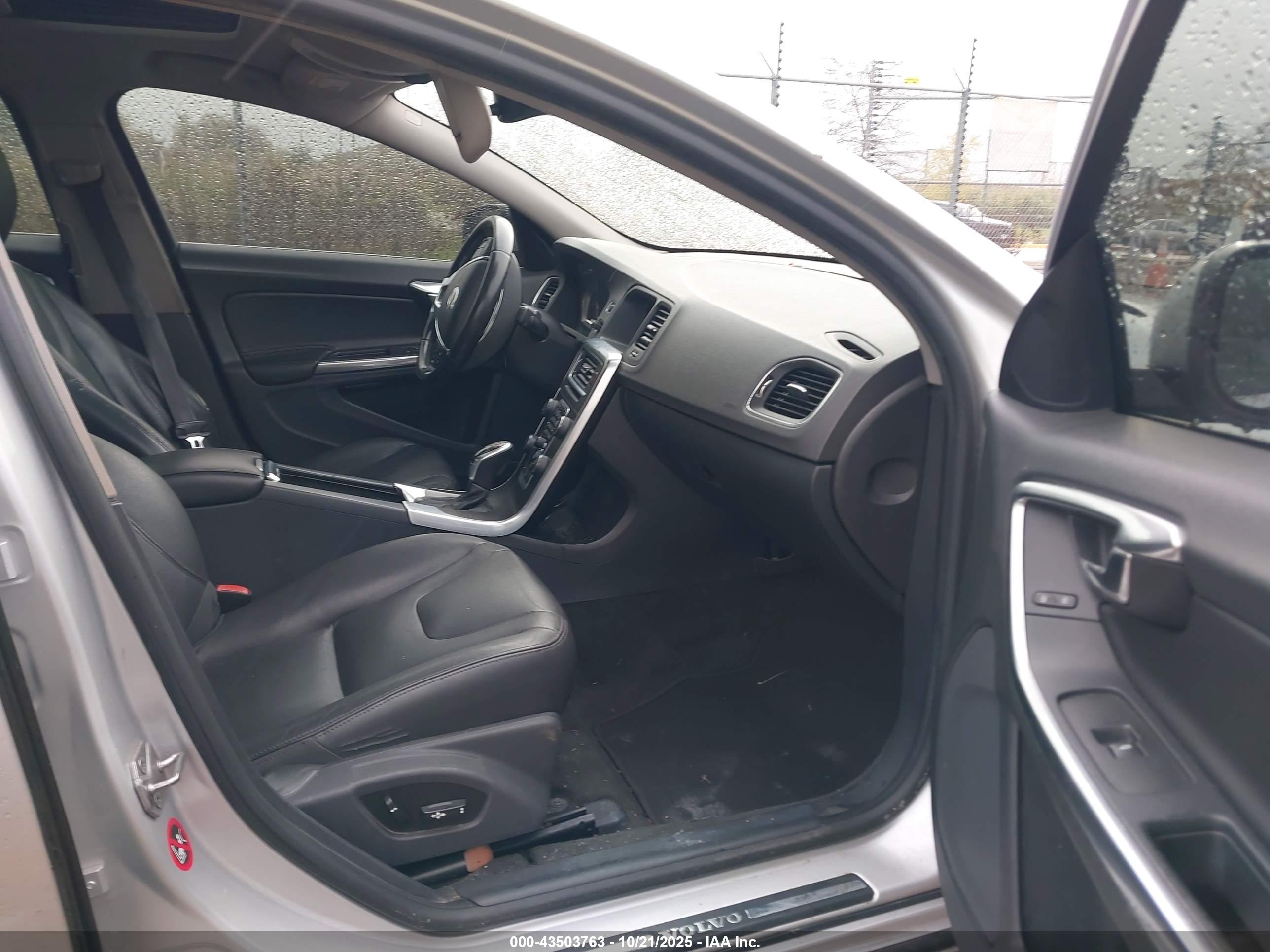 VOLVO S60 image 5