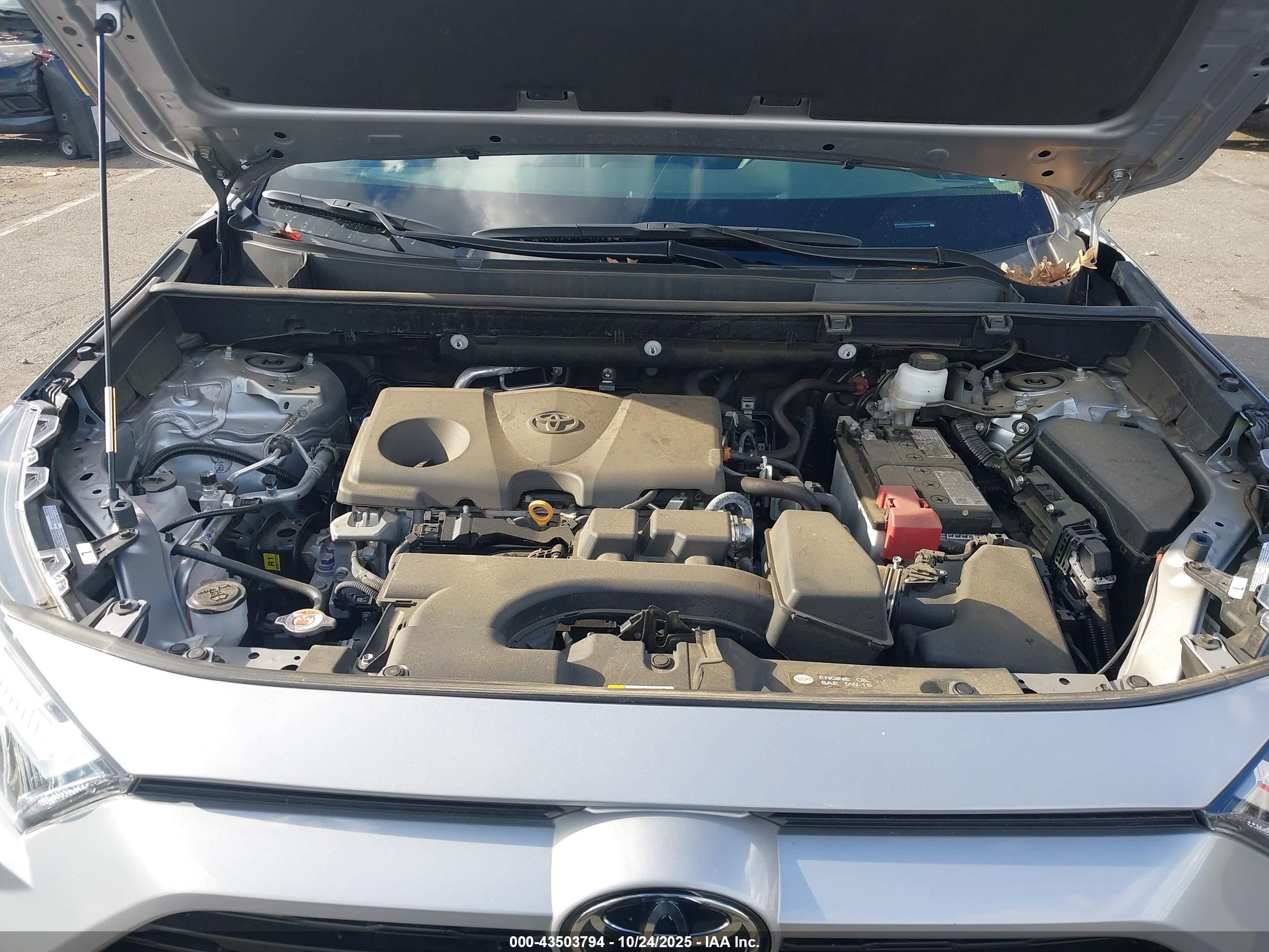 TOYOTA RAV4 image 10