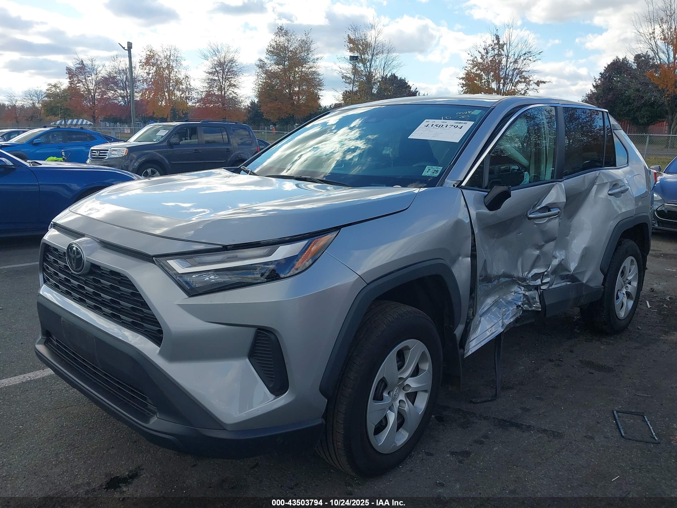 TOYOTA RAV4 image 2