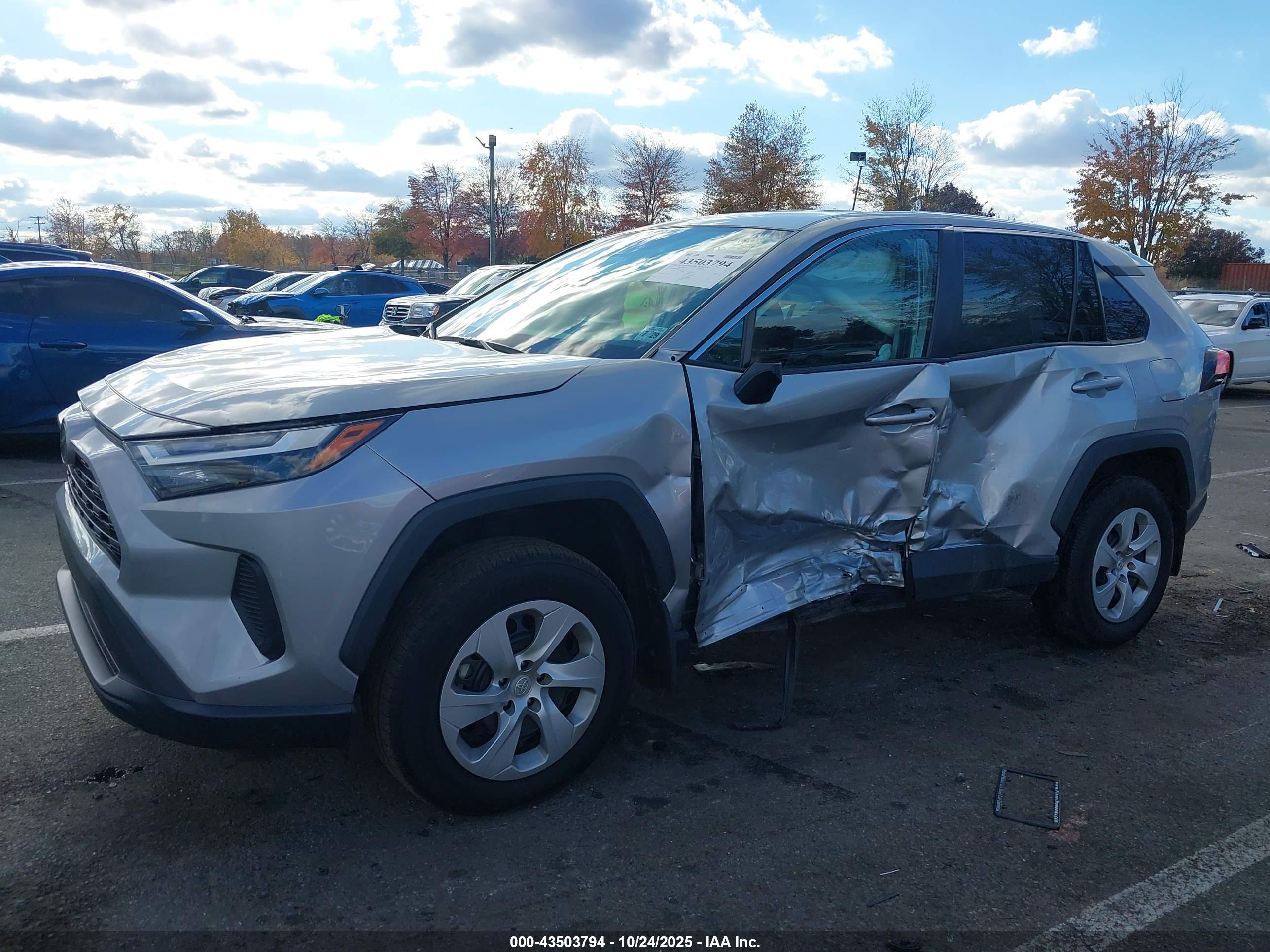 TOYOTA RAV4 image 6