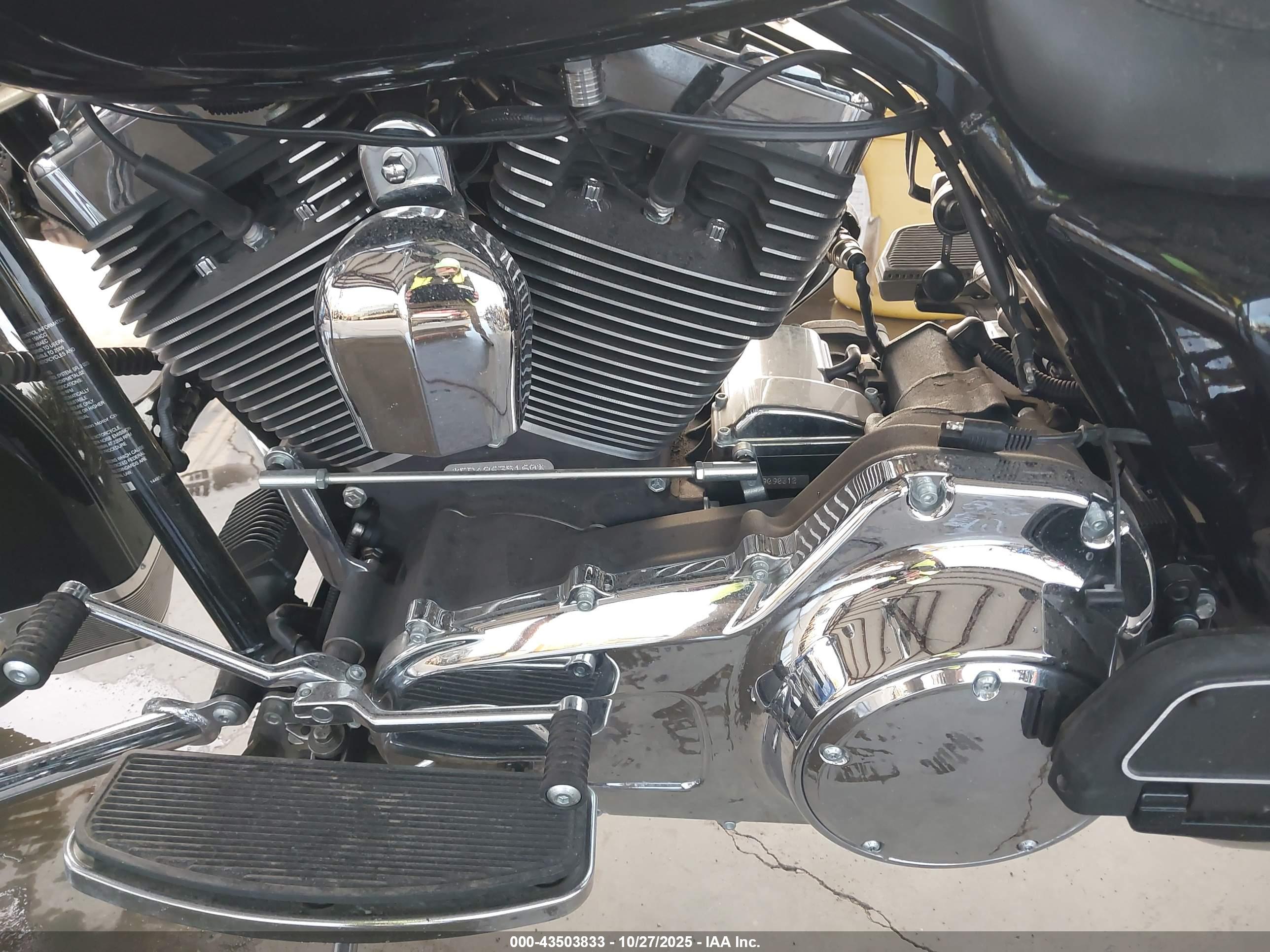 HARLEY-DAVIDSON FLHRC image 9