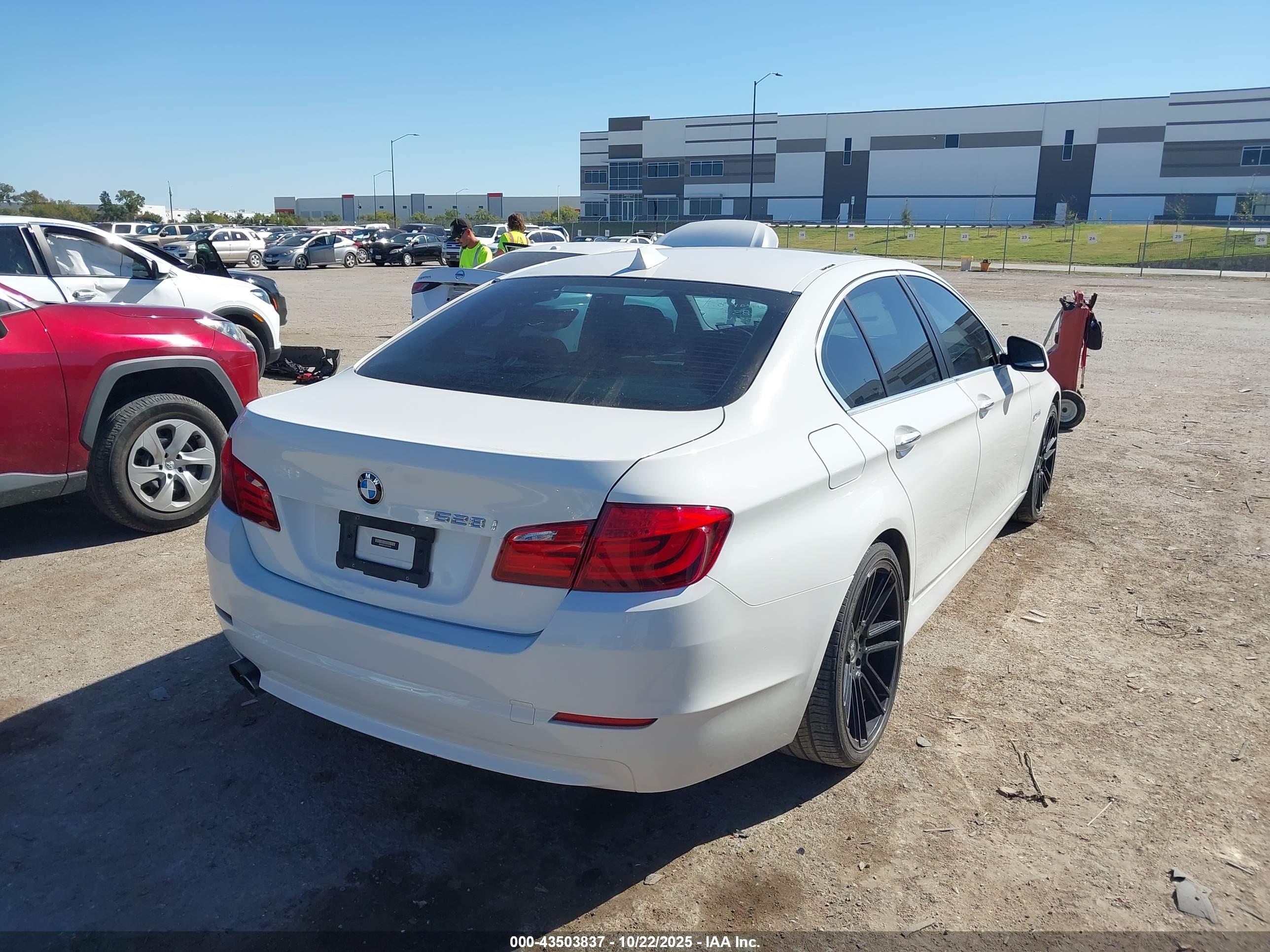 BMW 528I image 4