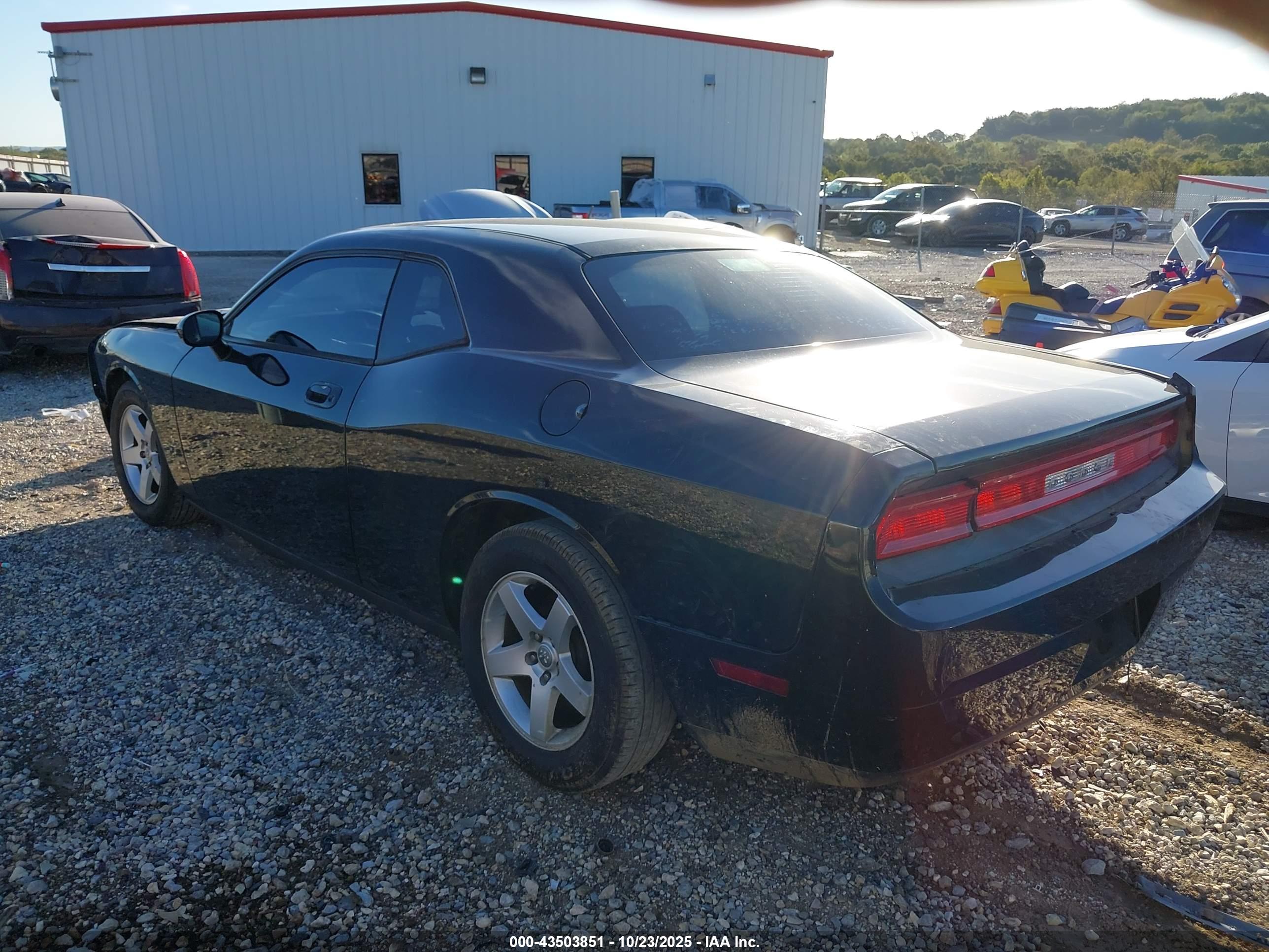 DODGE CHALLENGER image 3