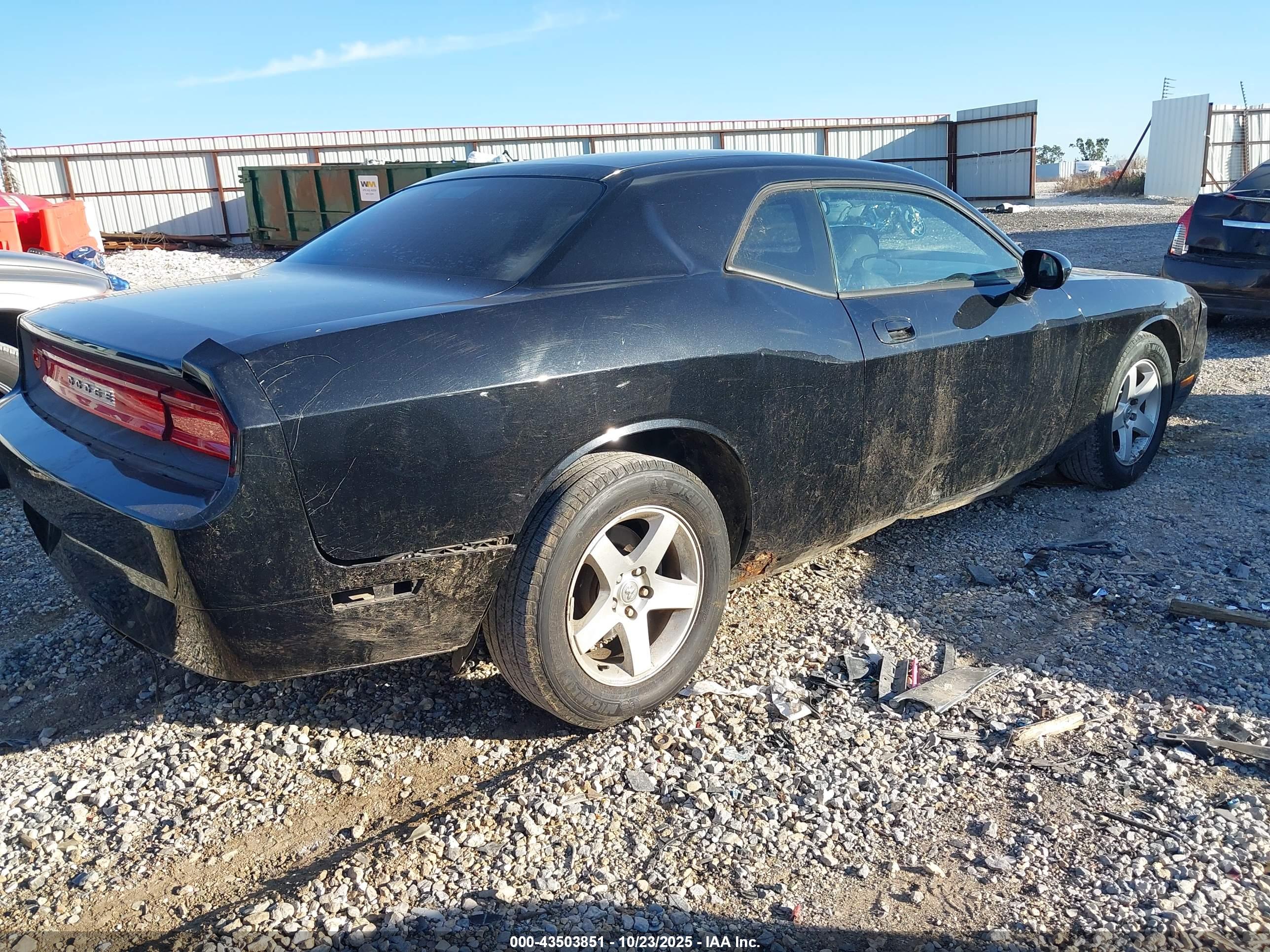 DODGE CHALLENGER image 4