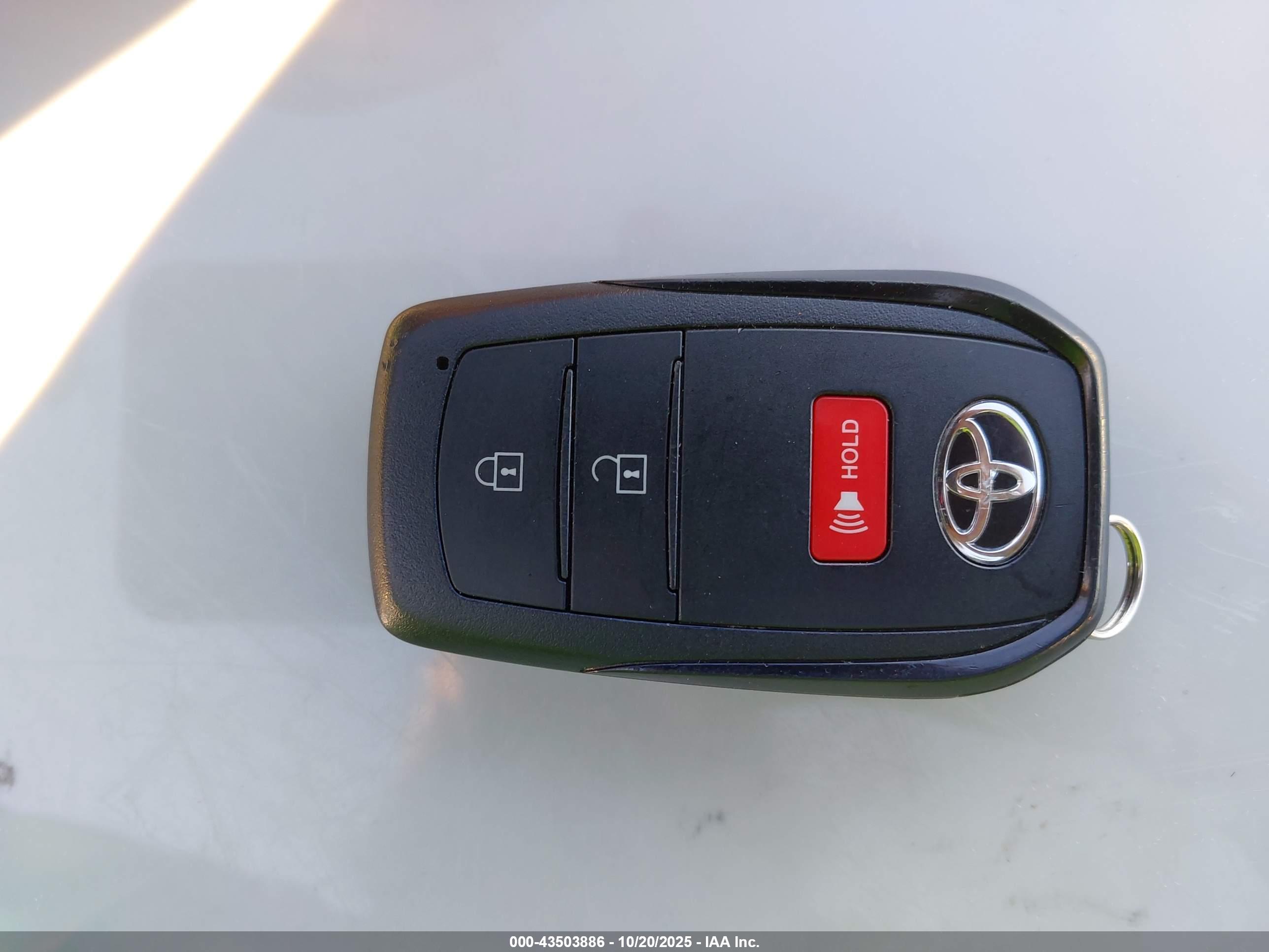 TOYOTA PRIUS image 11