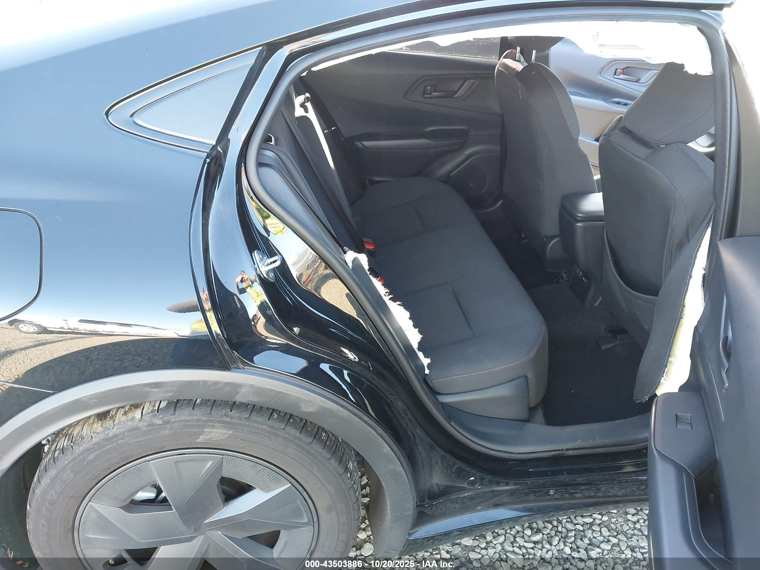 TOYOTA PRIUS image 8