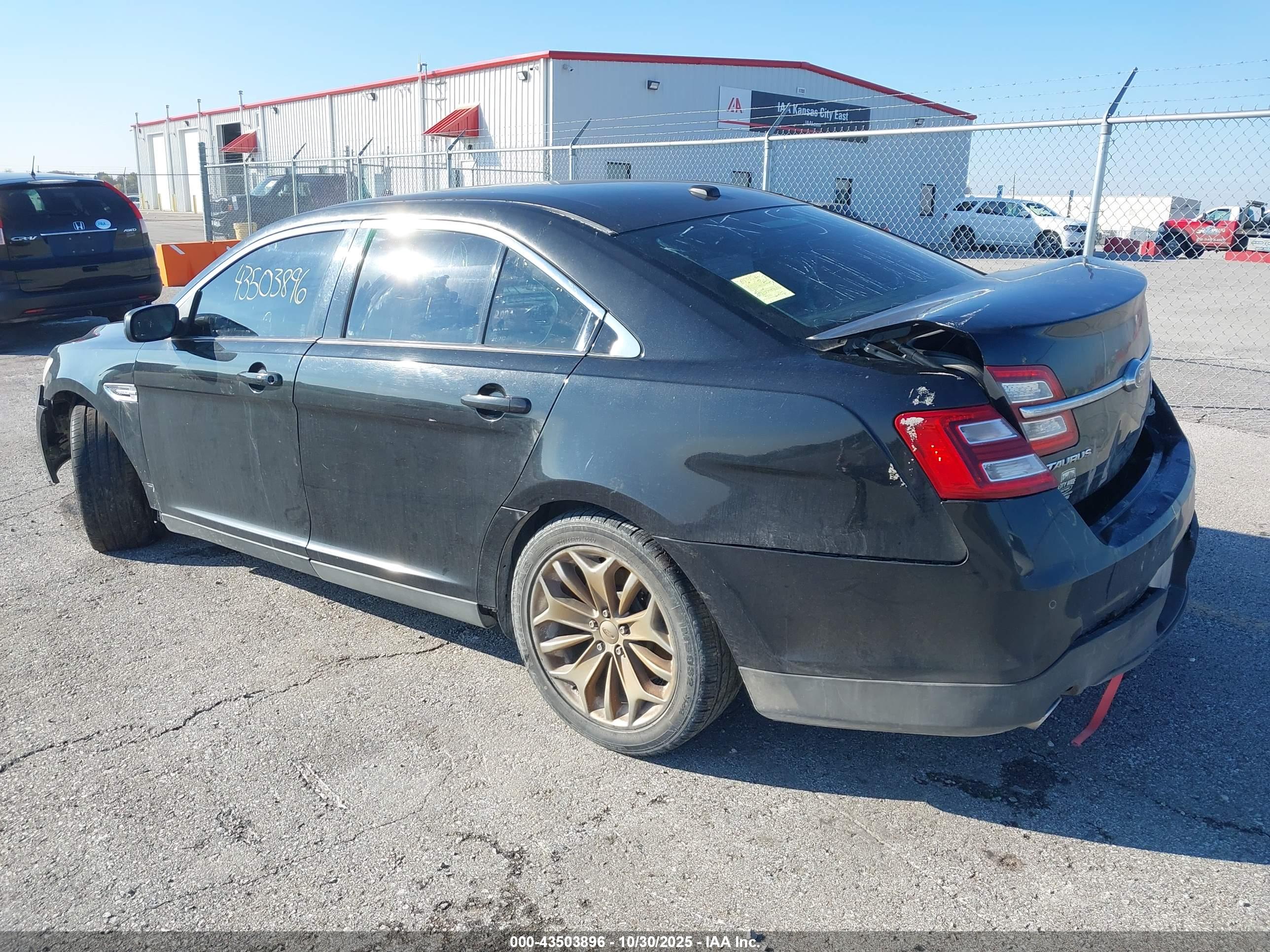 FORD TAURUS image 3