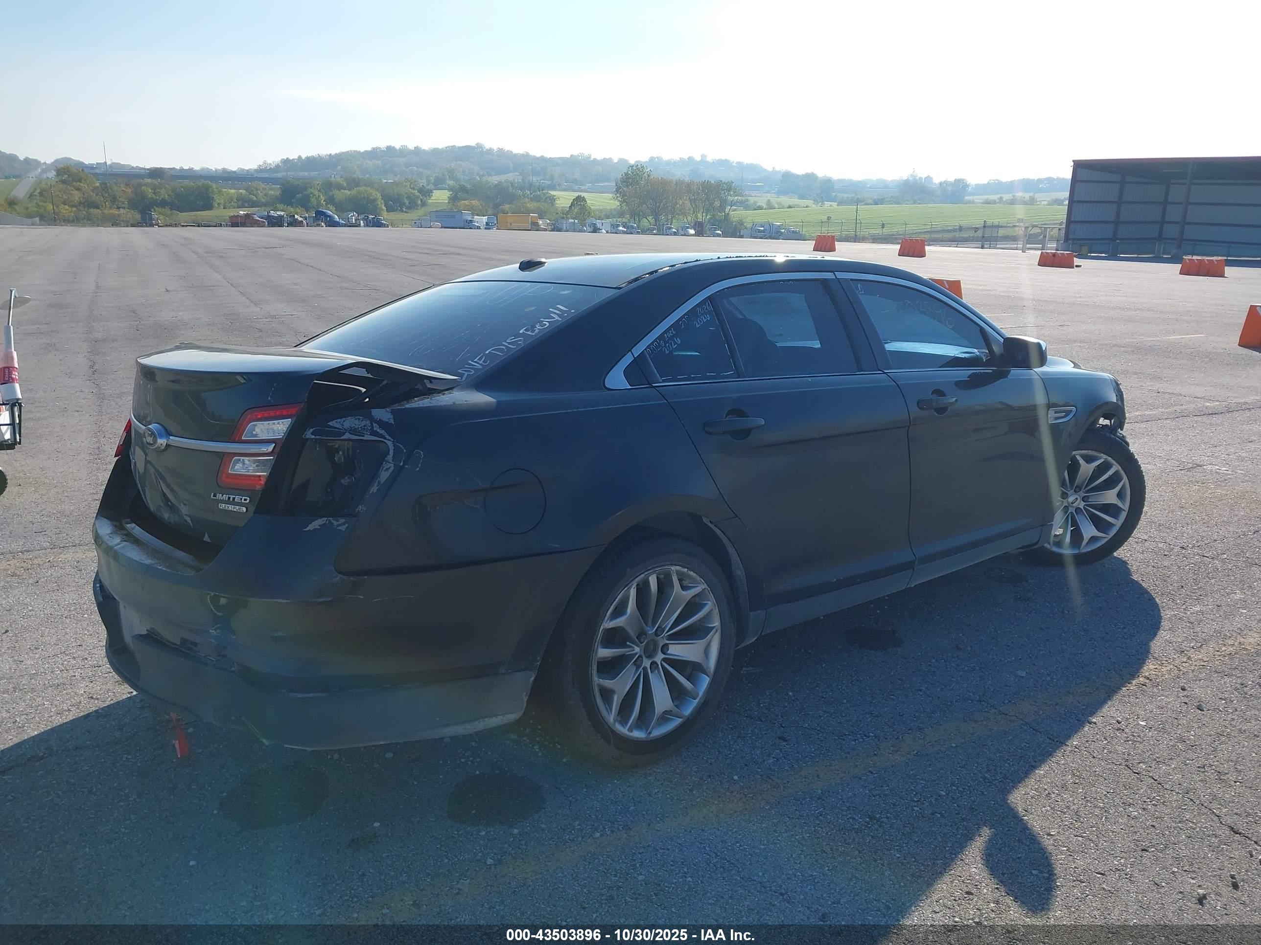 FORD TAURUS image 4