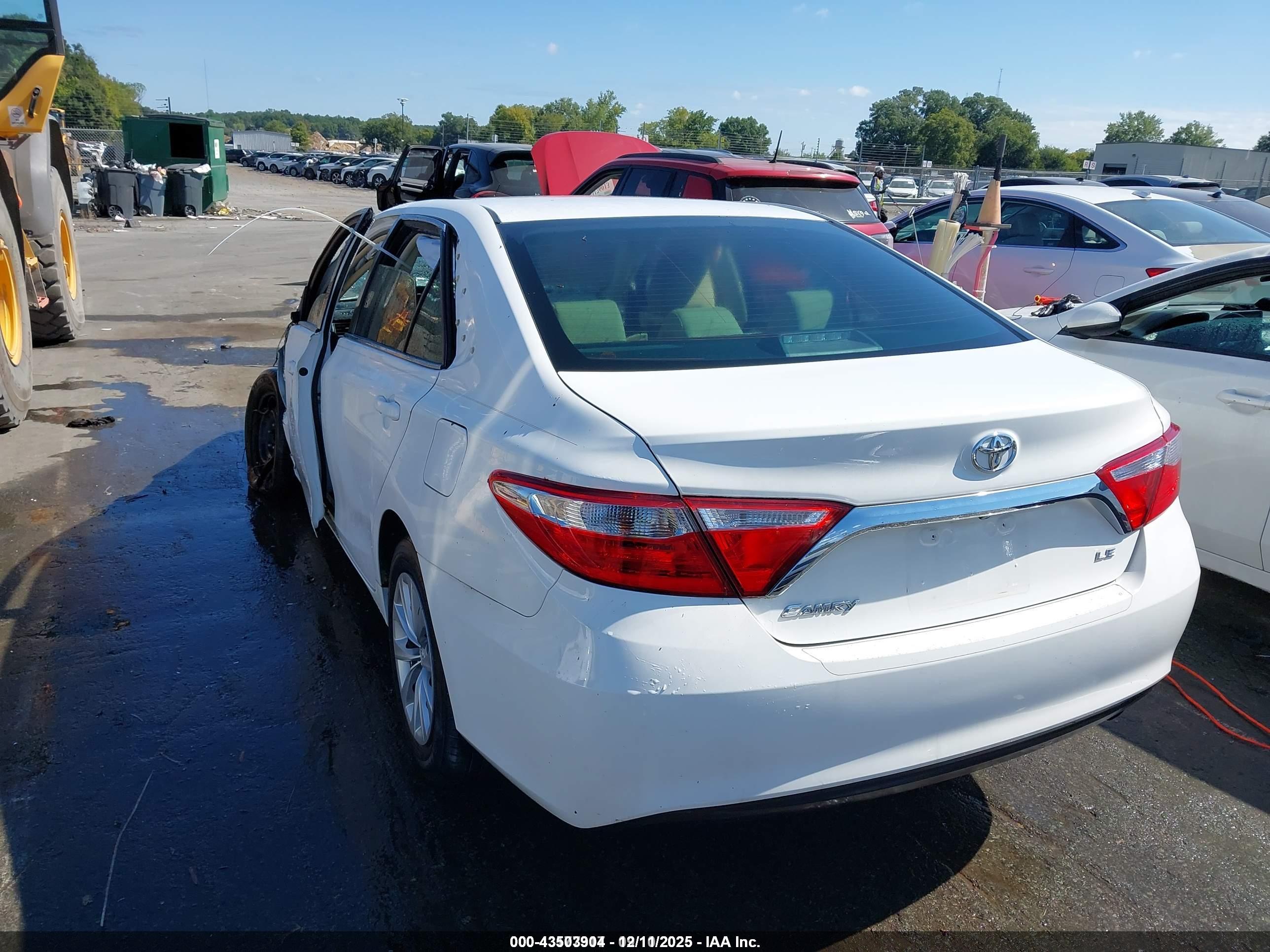 TOYOTA CAMRY image 3