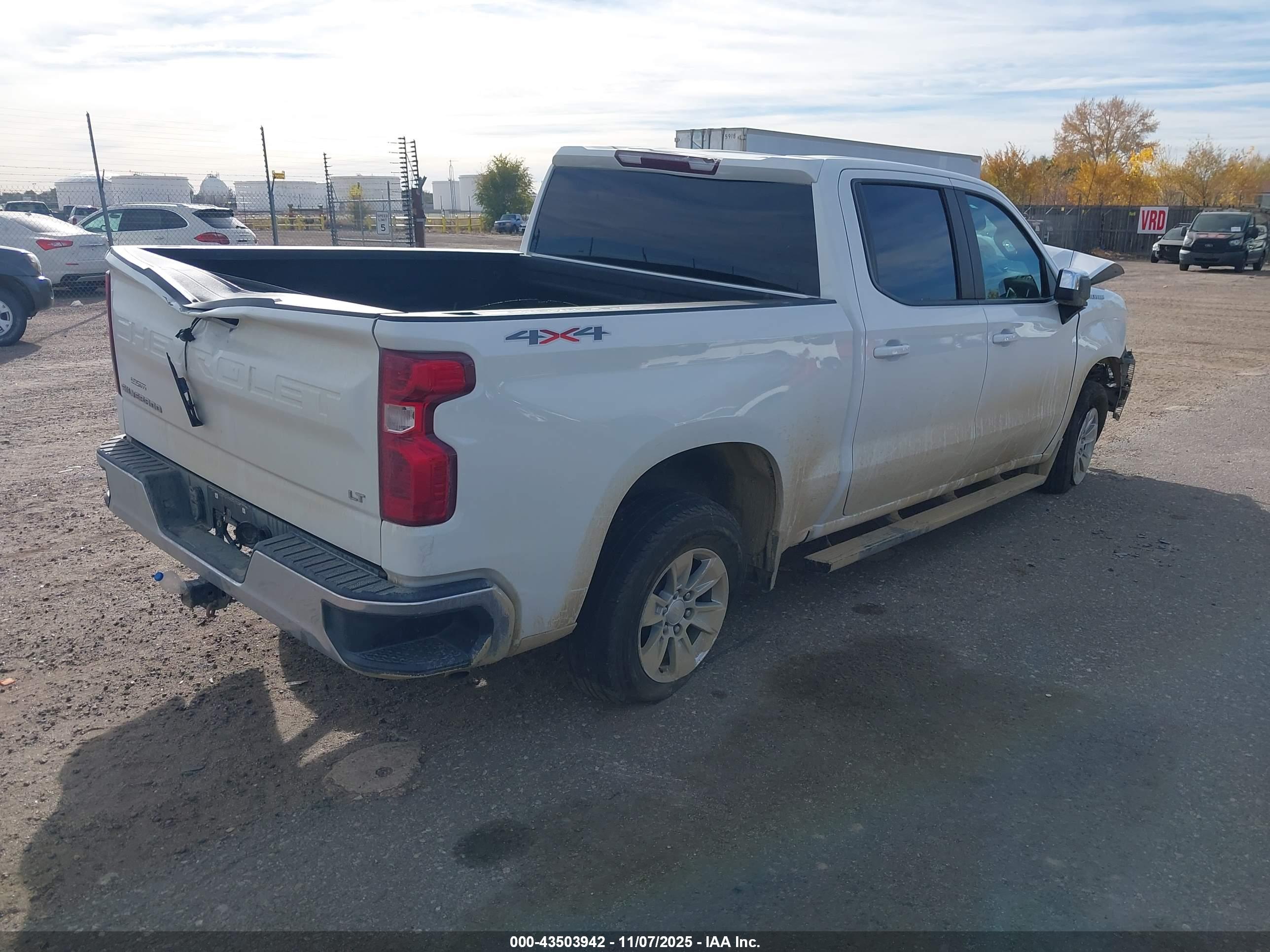 CHEVROLET SILVERADO image 4
