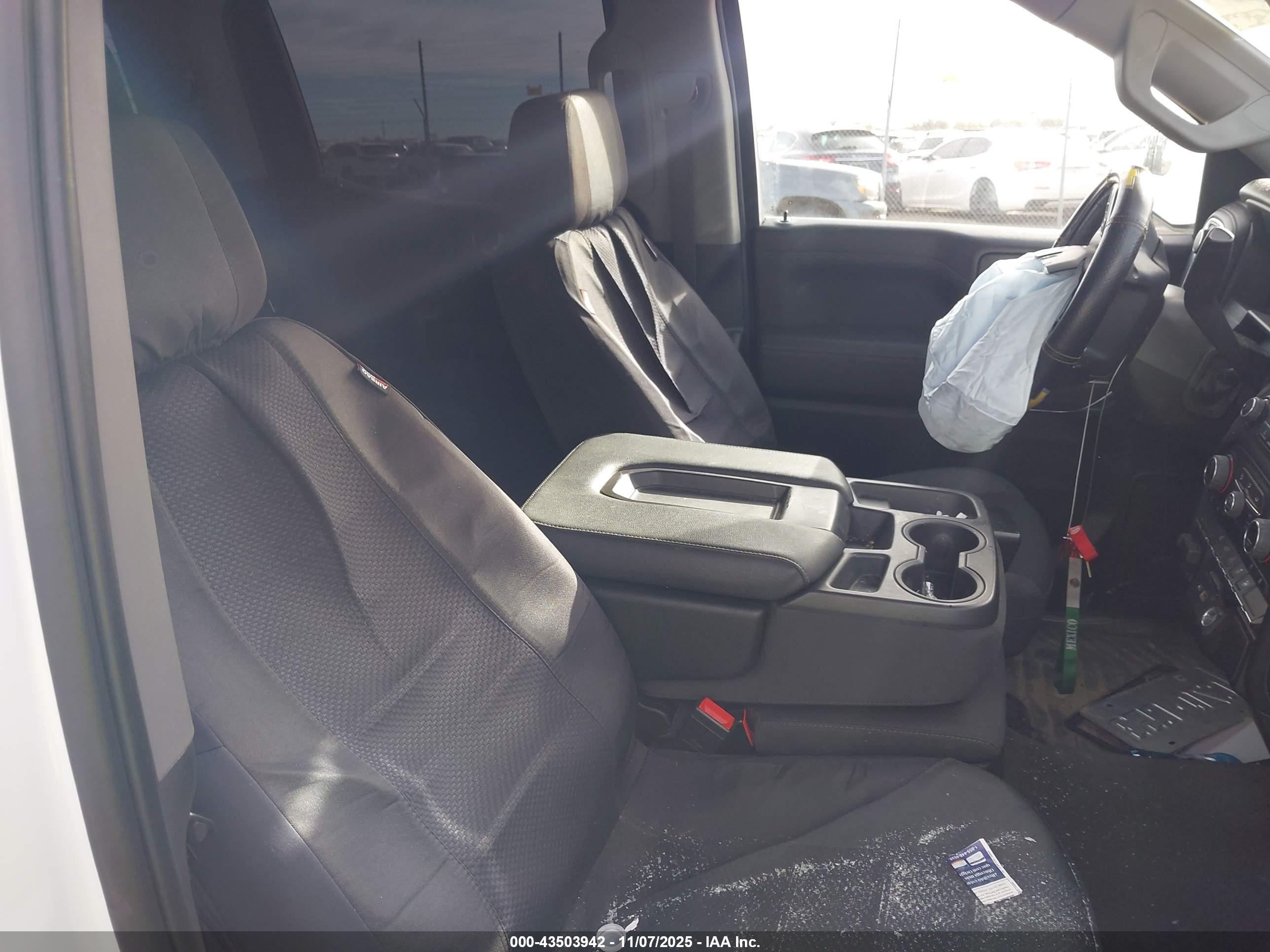 CHEVROLET SILVERADO image 5