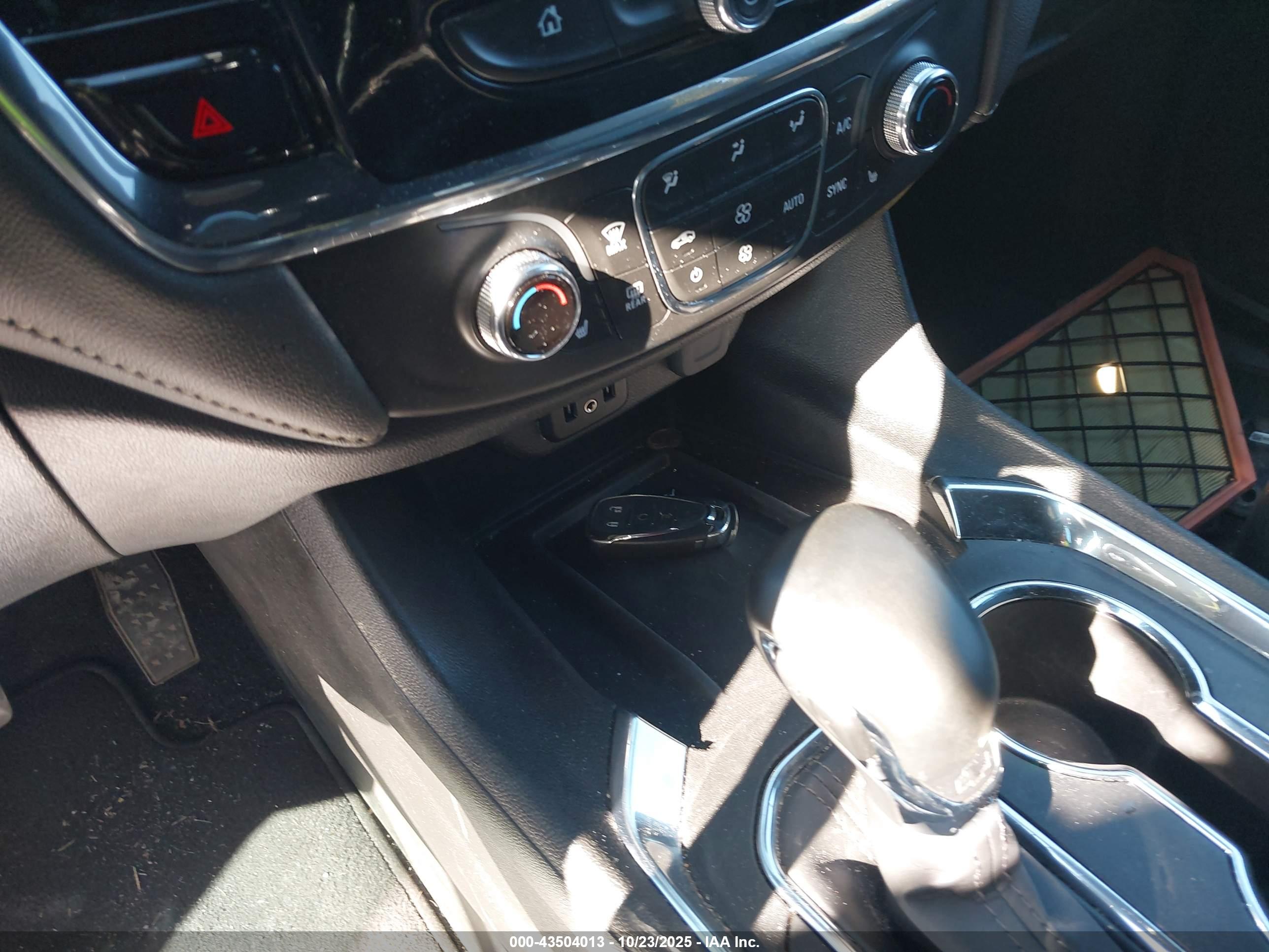 CHEVROLET TRAVERSE image 11