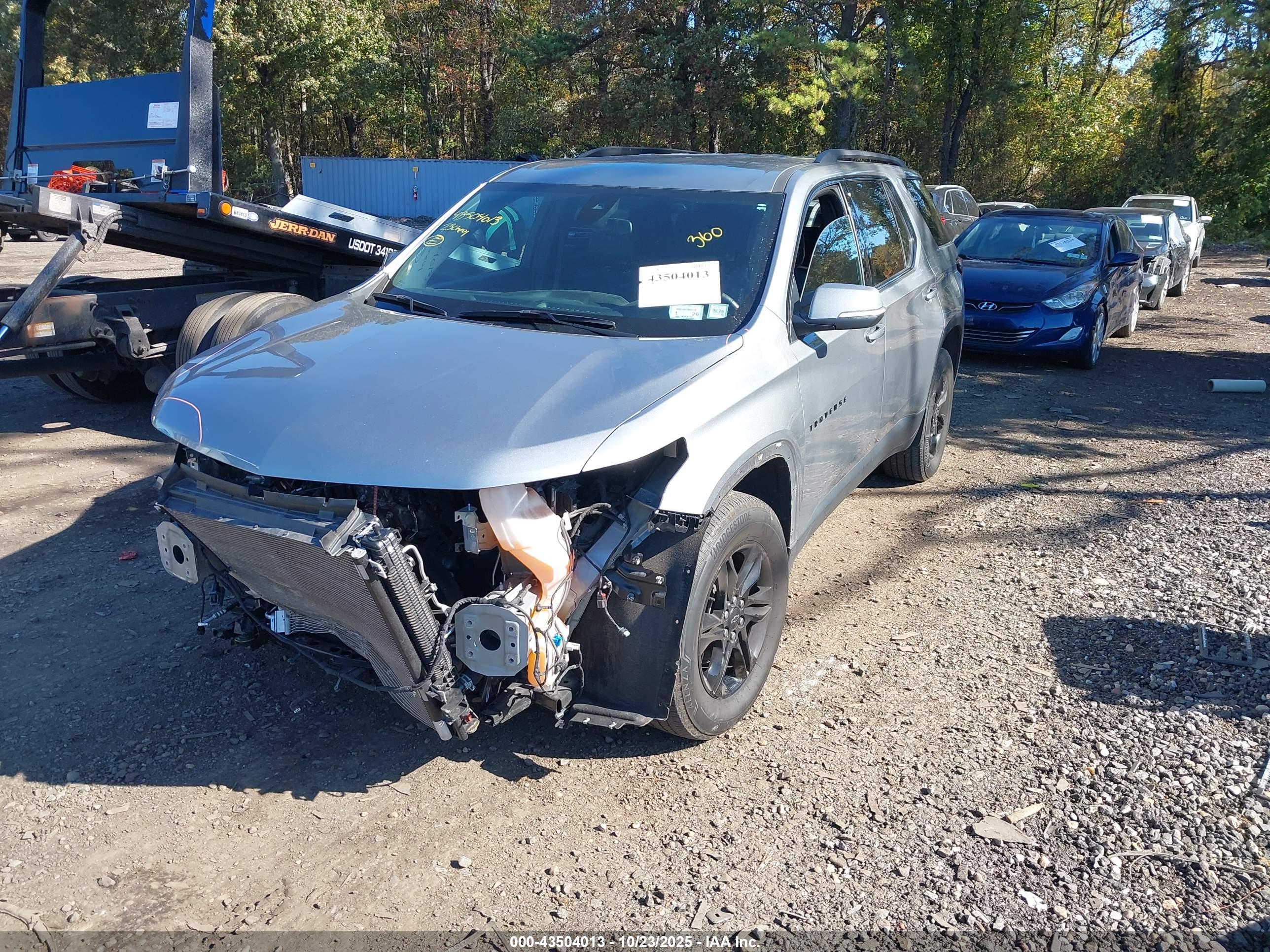 CHEVROLET TRAVERSE image 2