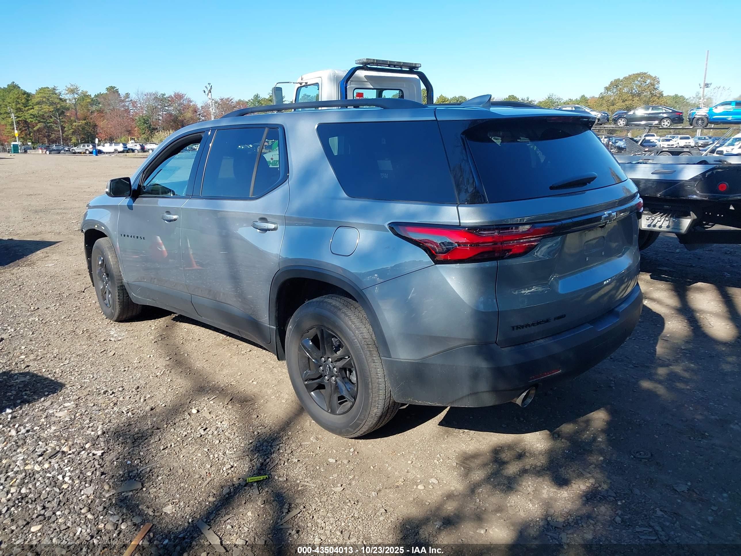 CHEVROLET TRAVERSE image 3