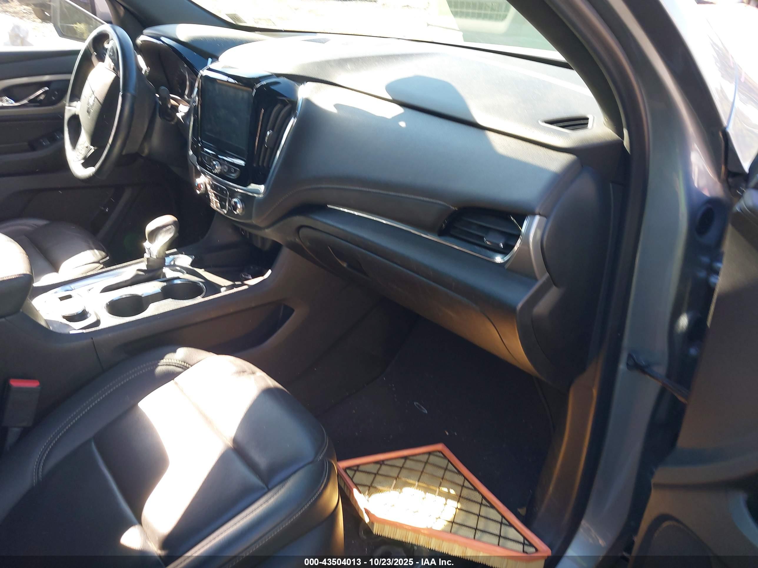 CHEVROLET TRAVERSE image 5