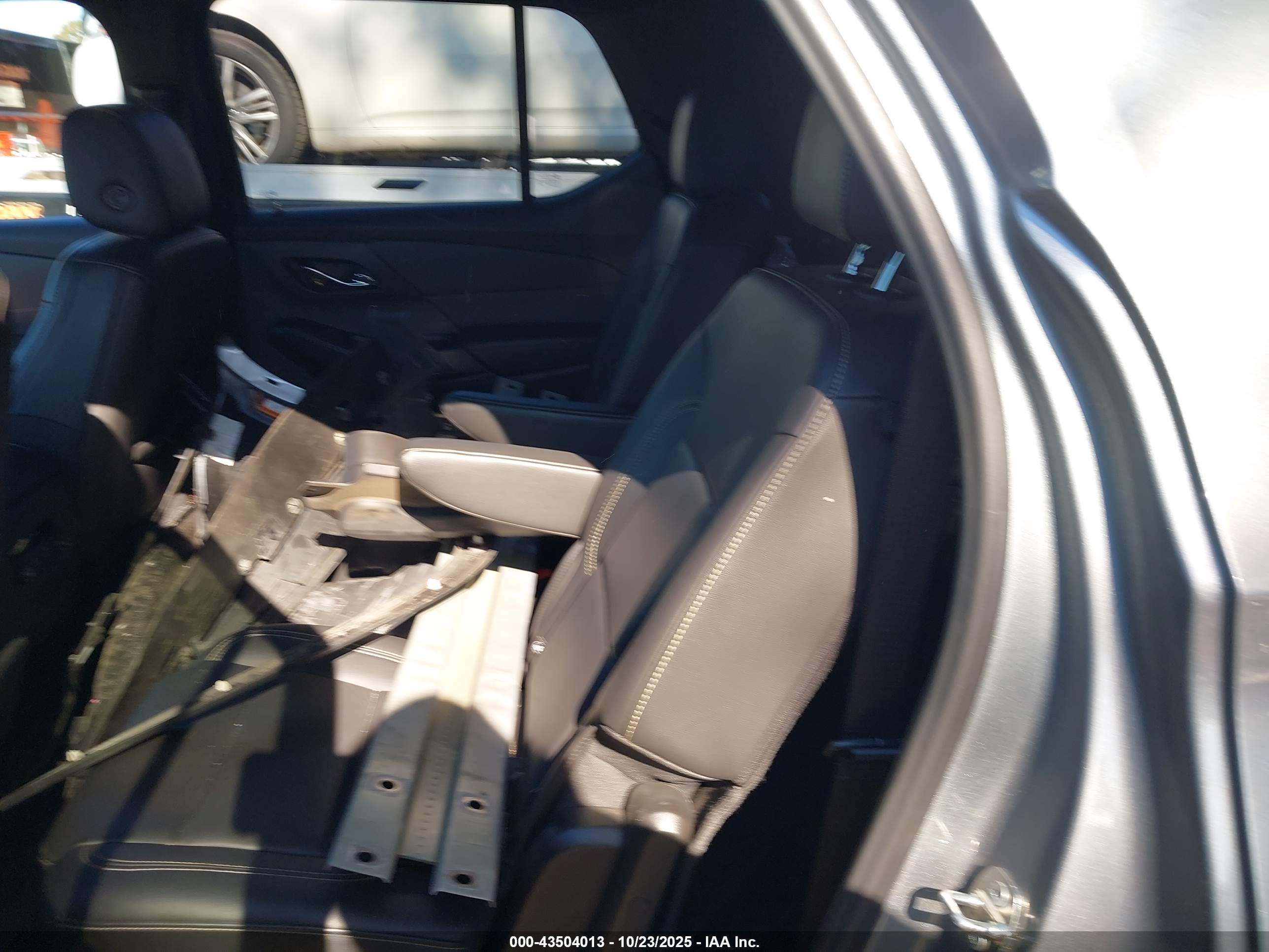 CHEVROLET TRAVERSE image 8