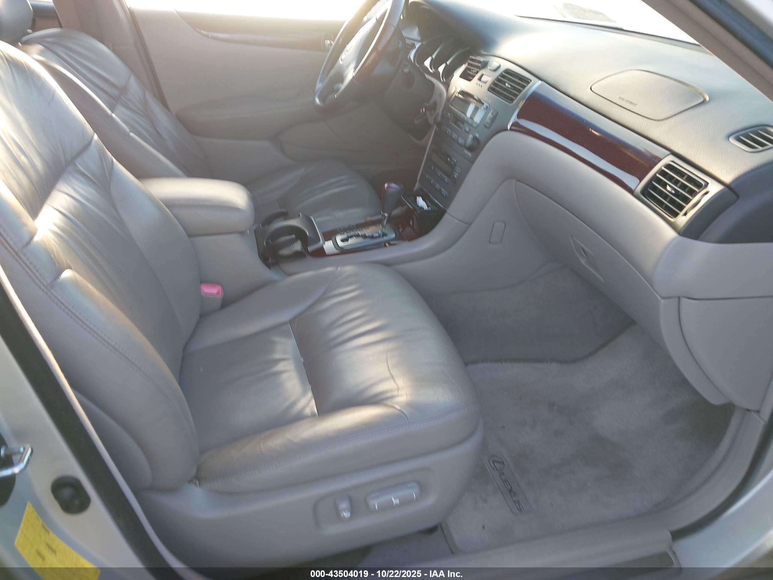 LEXUS ES image 5