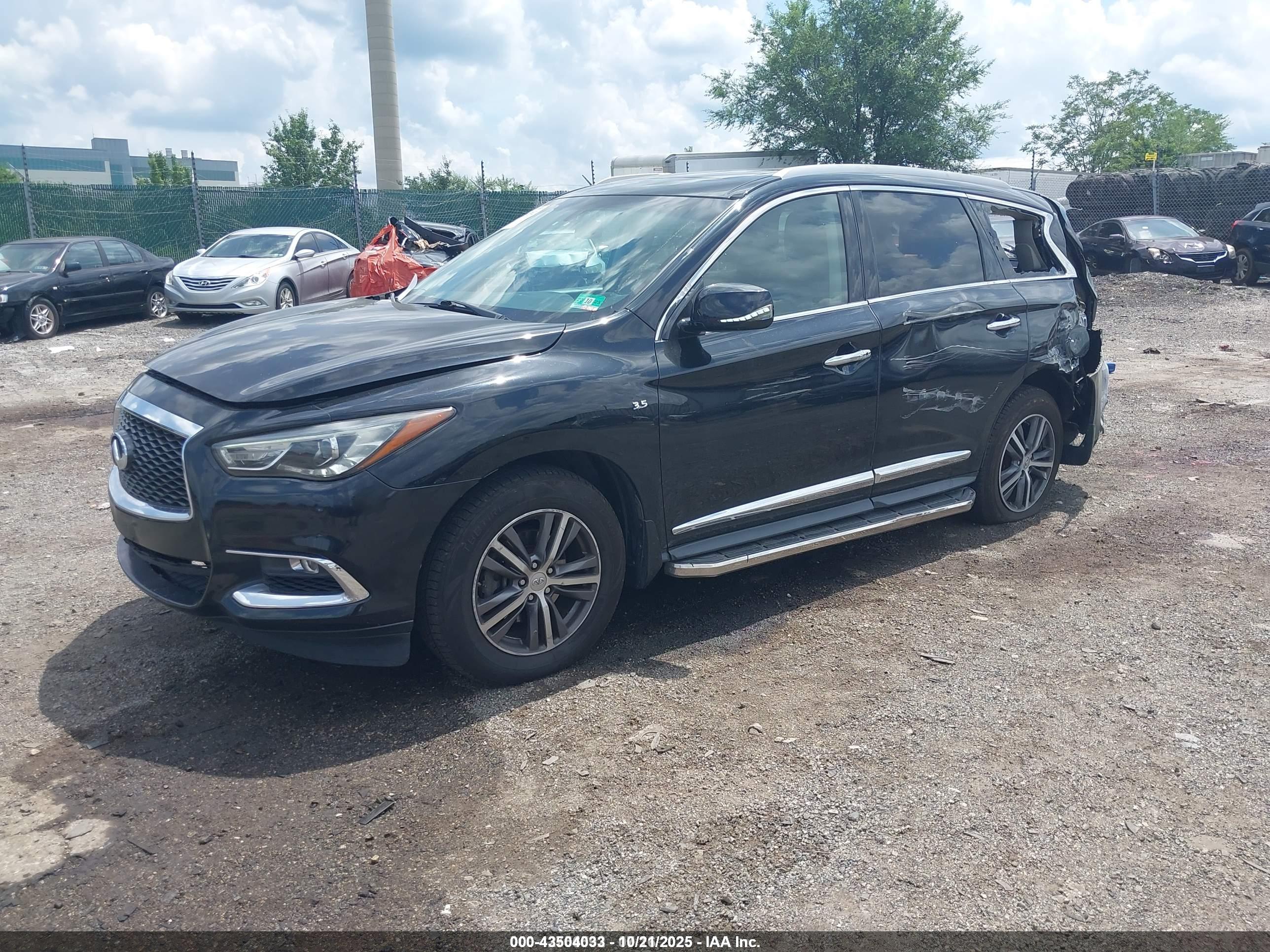 INFINITI QX60 image 2