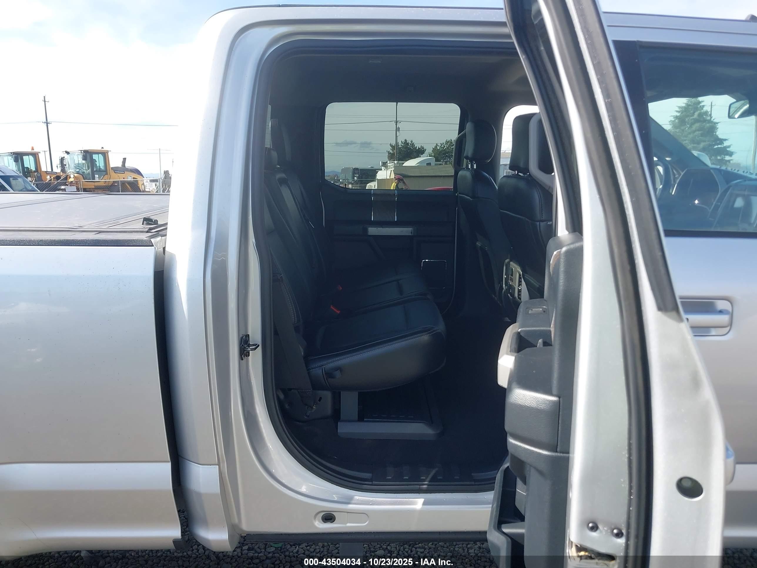 FORD F-350 image 8