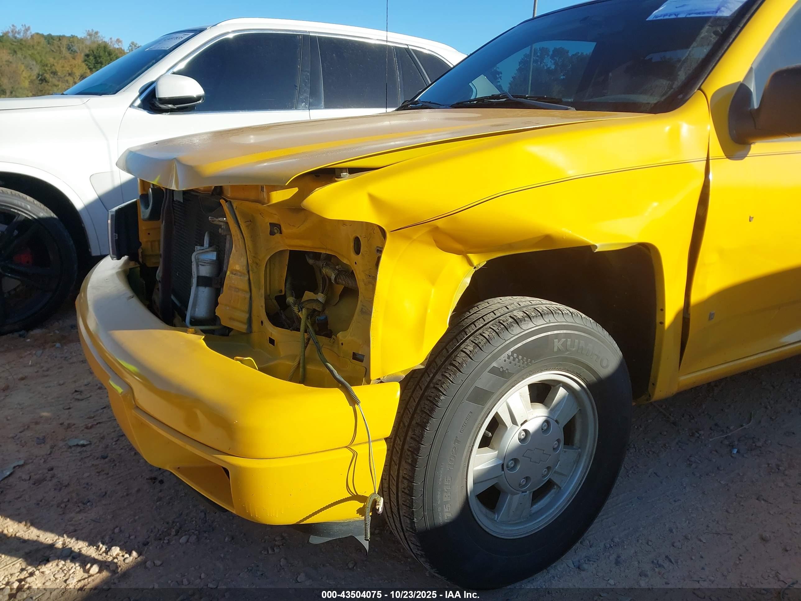 CHEVROLET COLORADO image 6