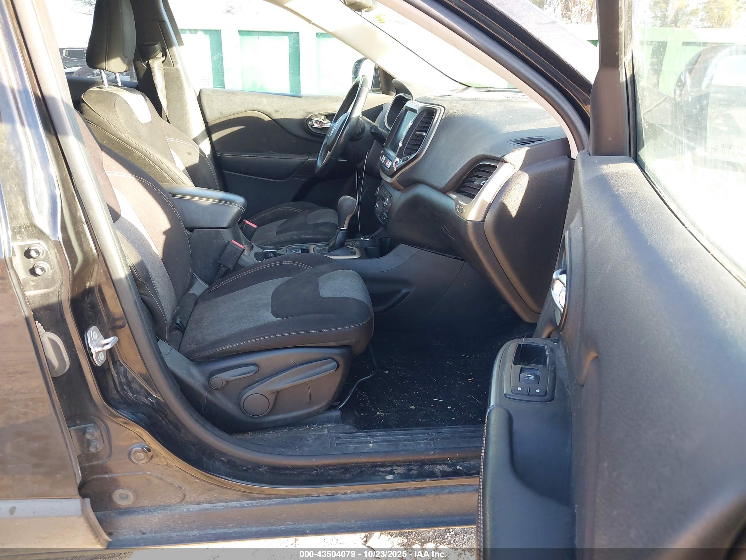 JEEP CHEROKEE image 5