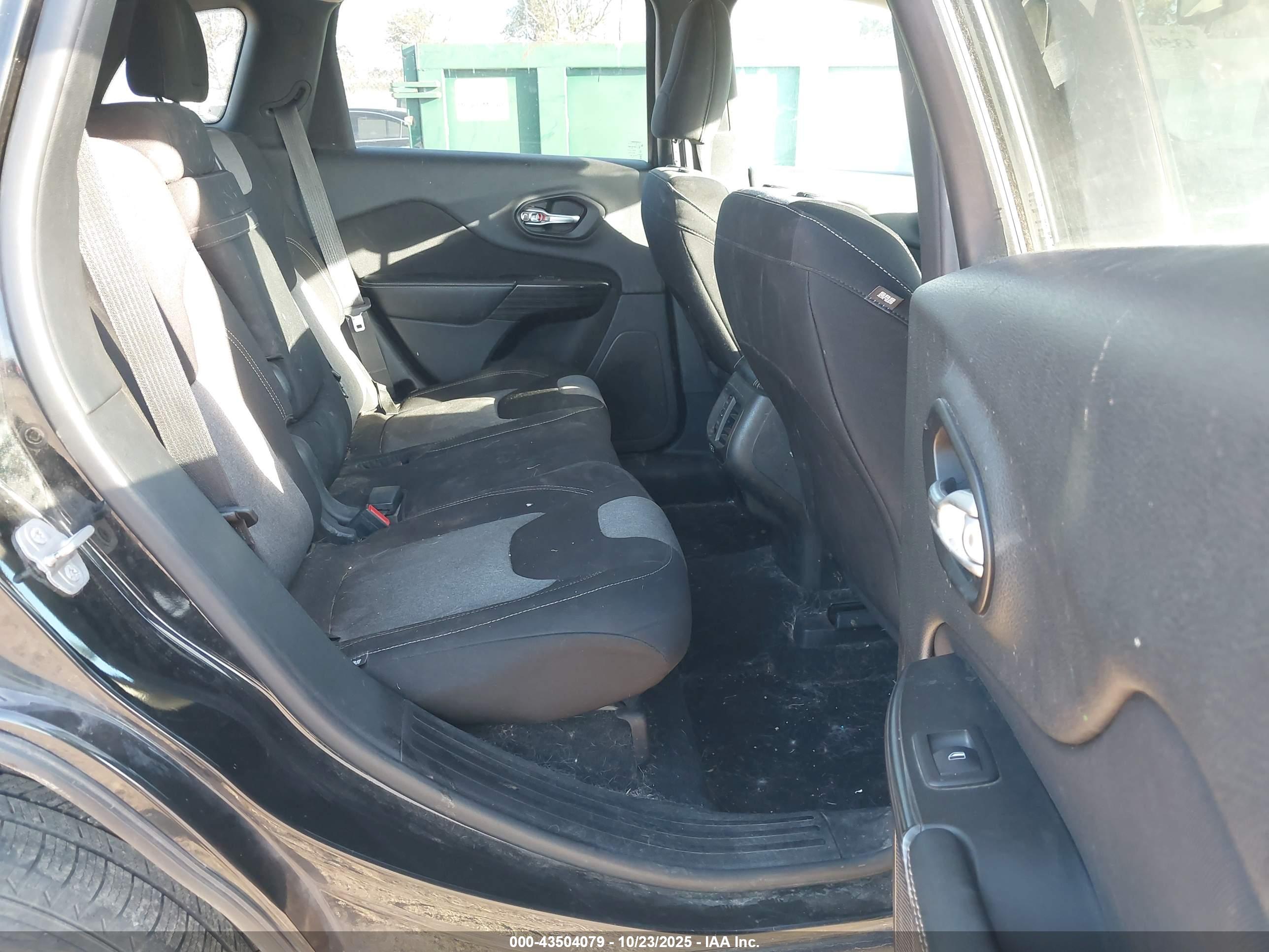 JEEP CHEROKEE image 8