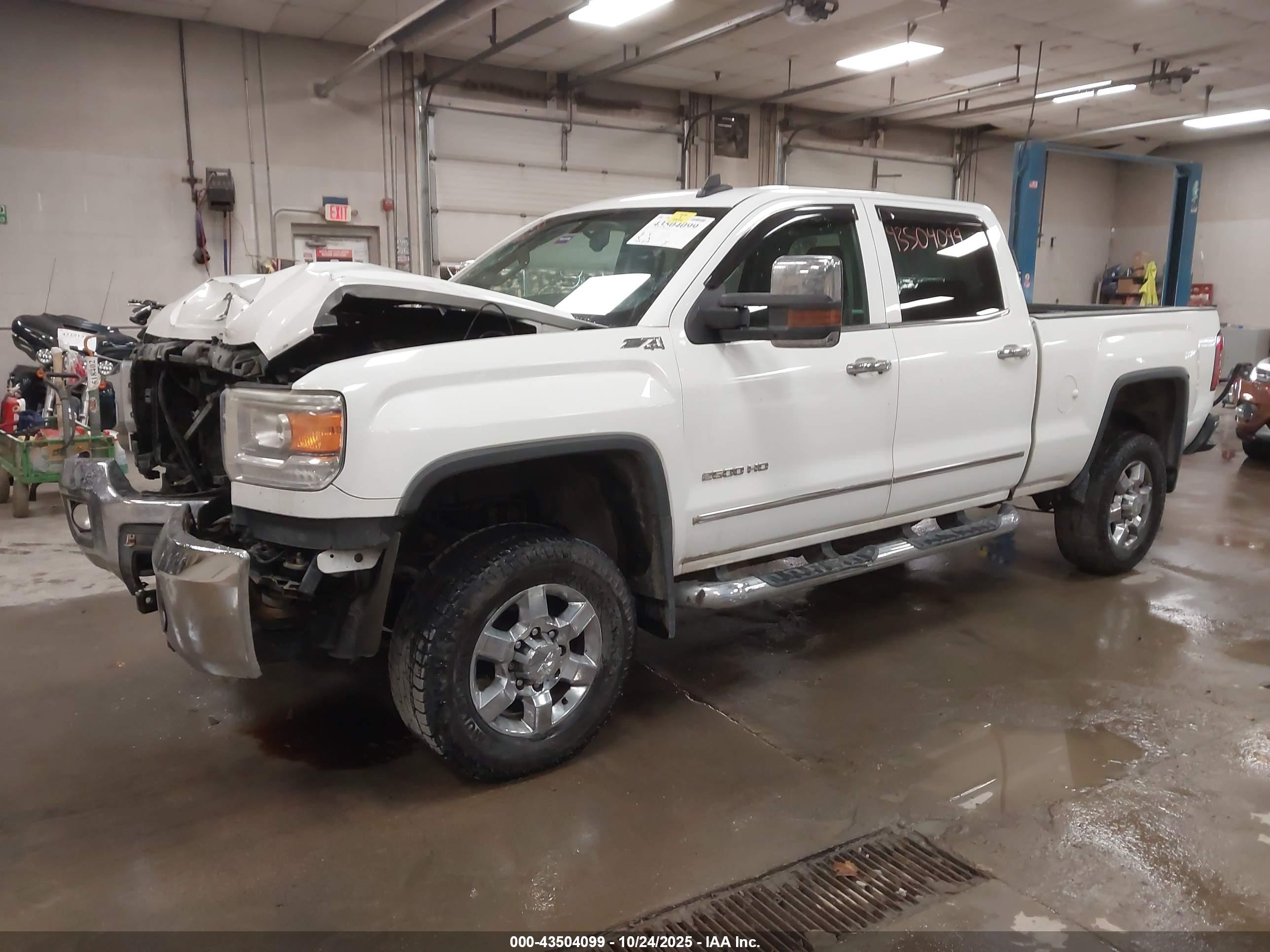 GMC SIERRA image 2