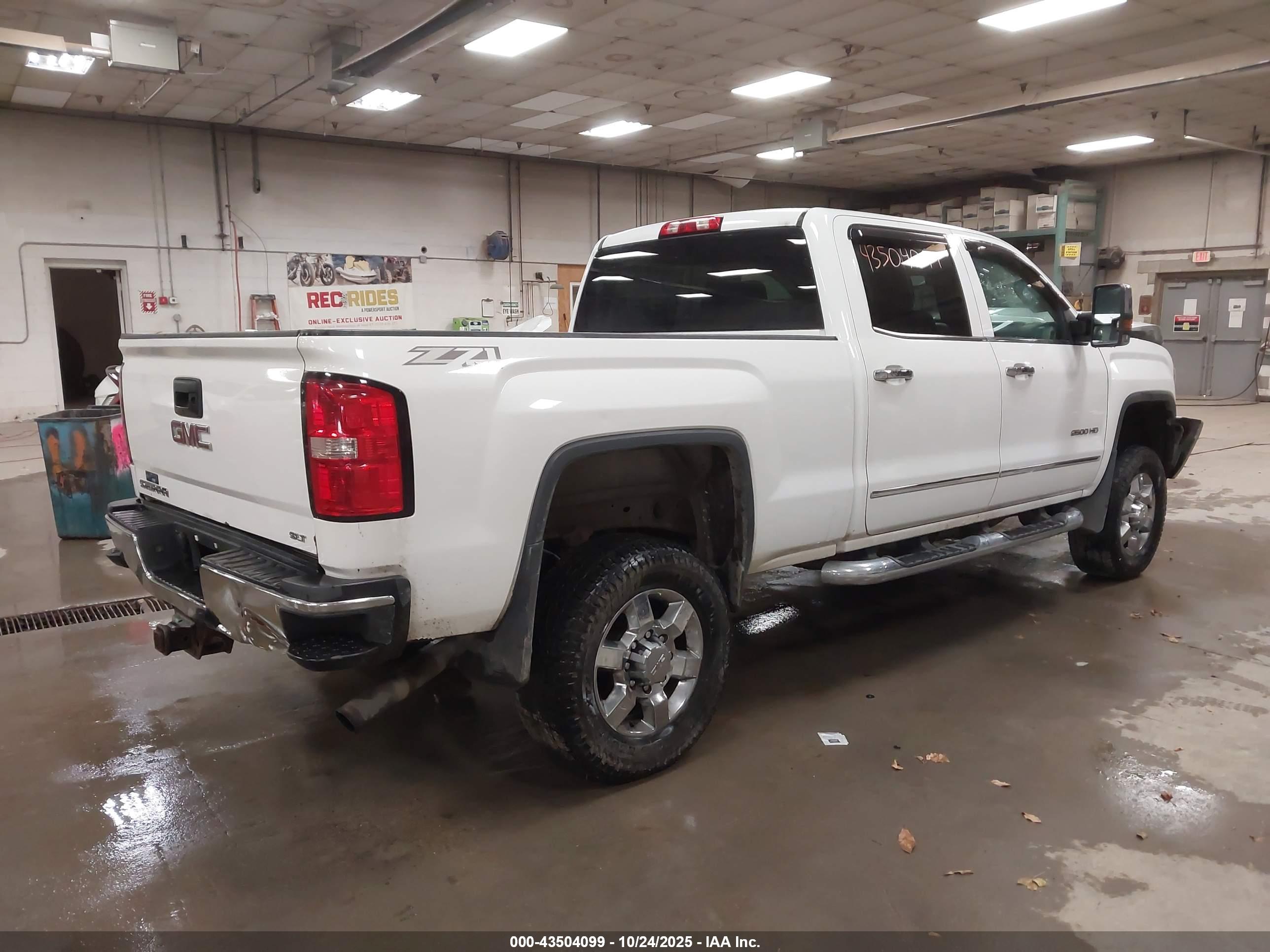 GMC SIERRA image 4