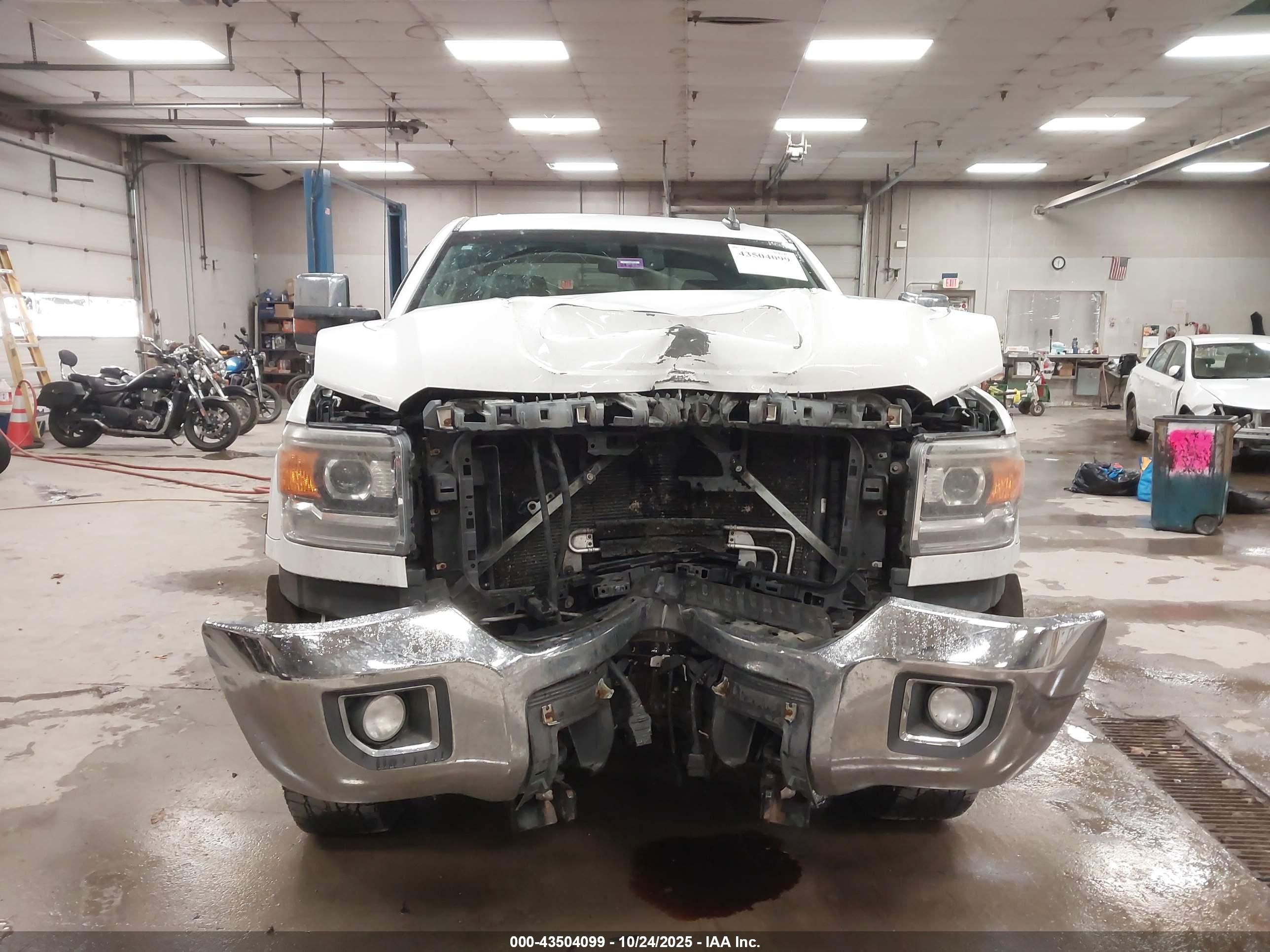 GMC SIERRA image 6