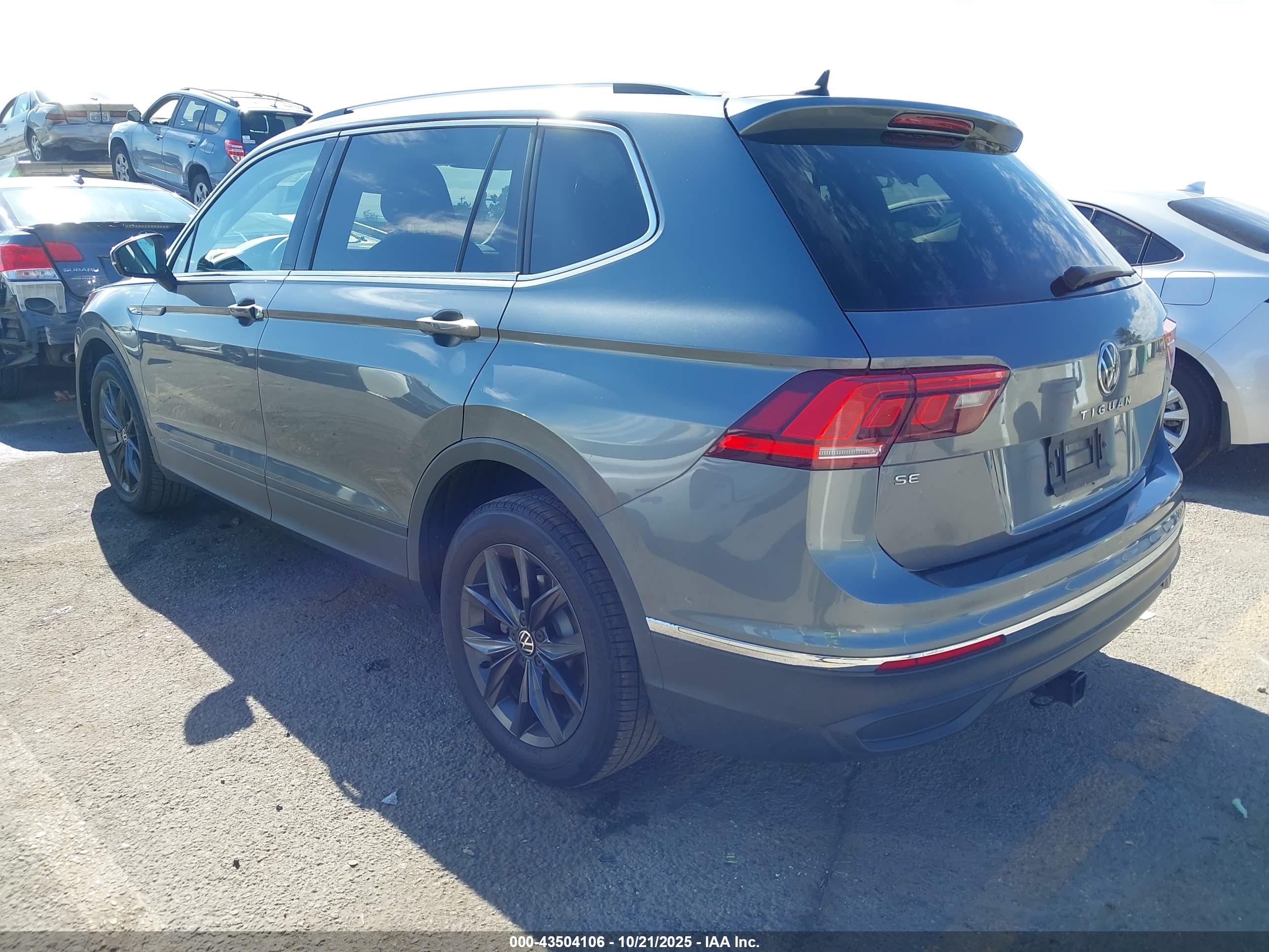VOLKSWAGEN TIGUAN image 3