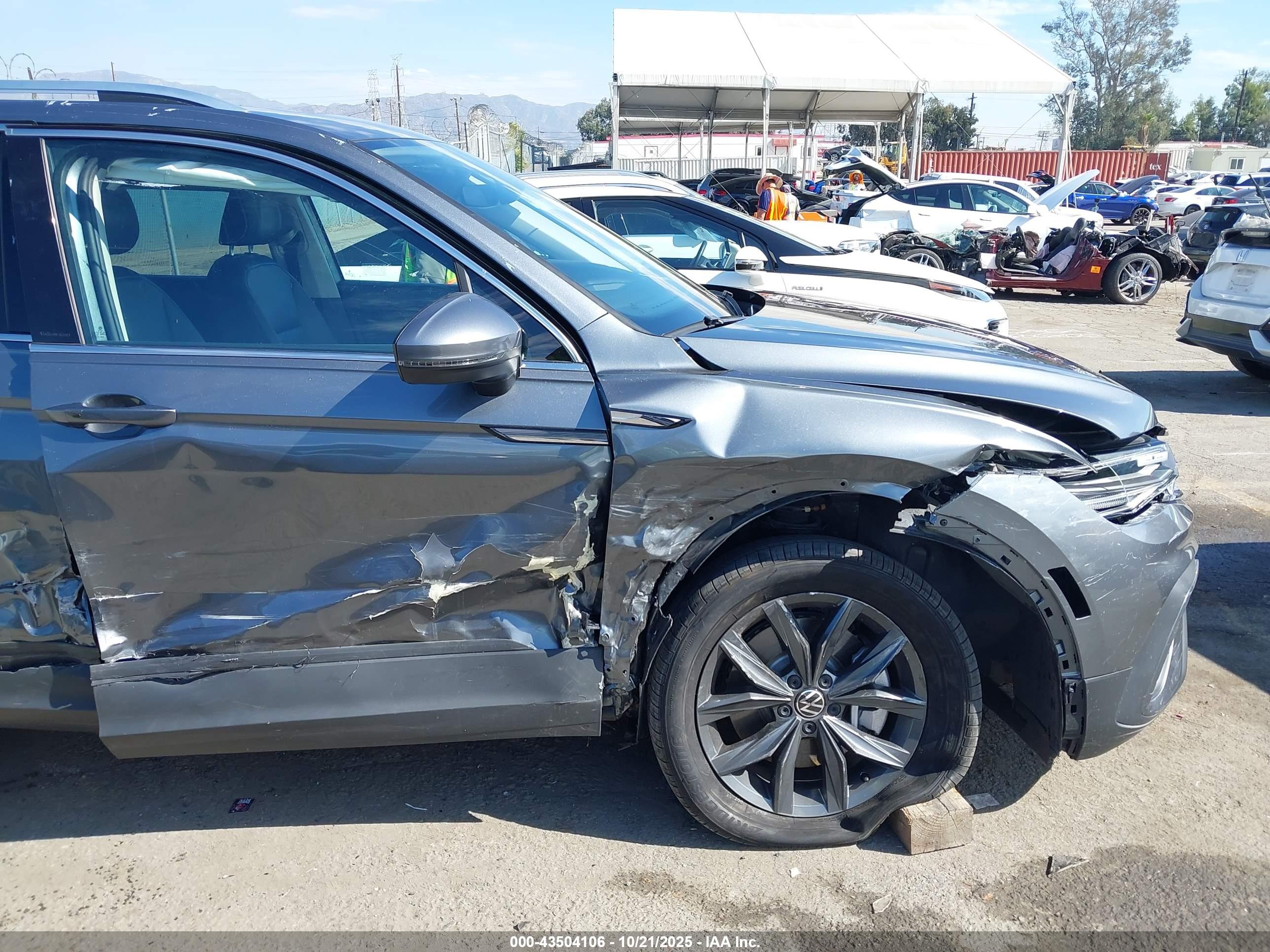 VOLKSWAGEN TIGUAN image 6