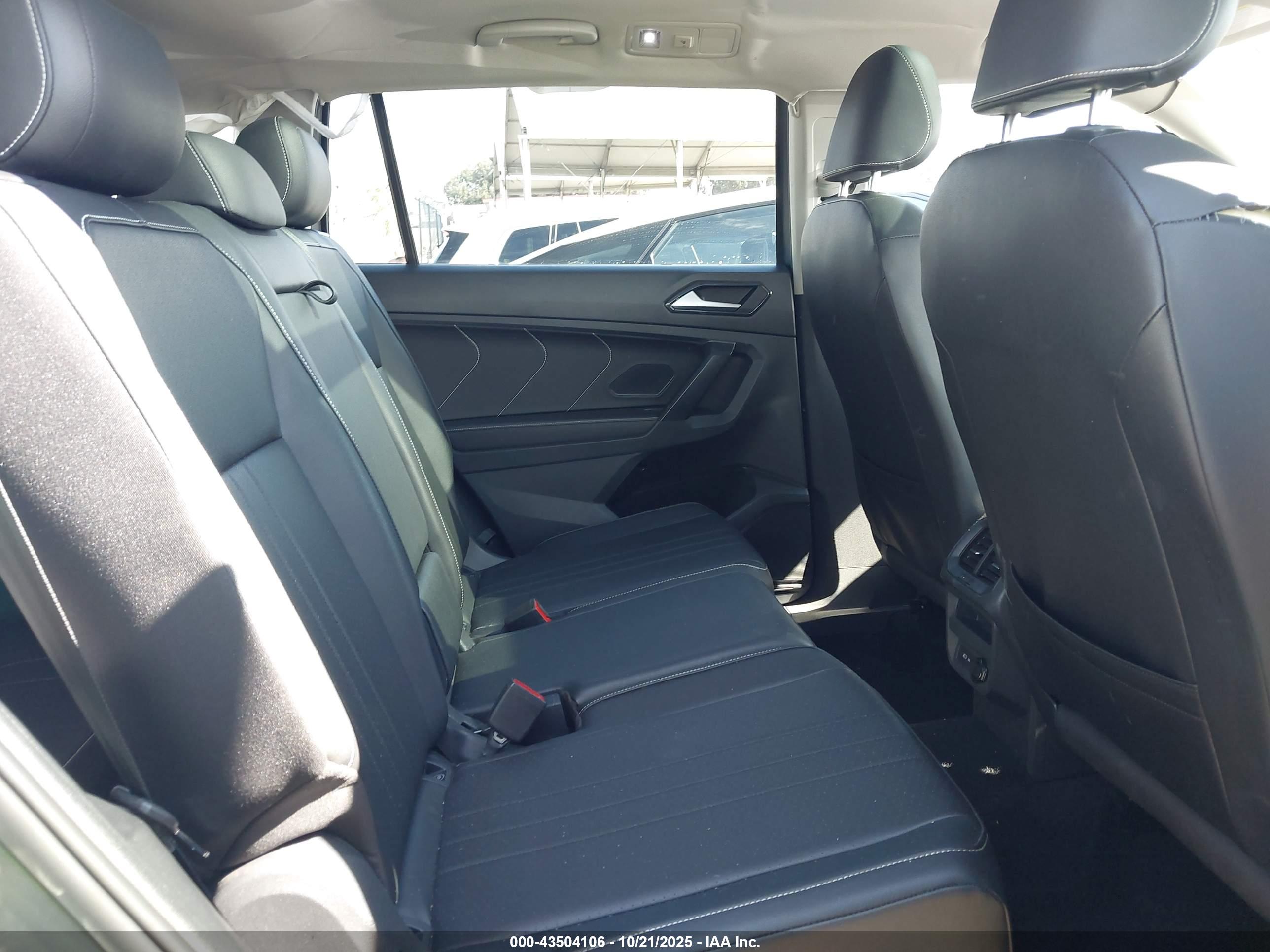 VOLKSWAGEN TIGUAN image 8
