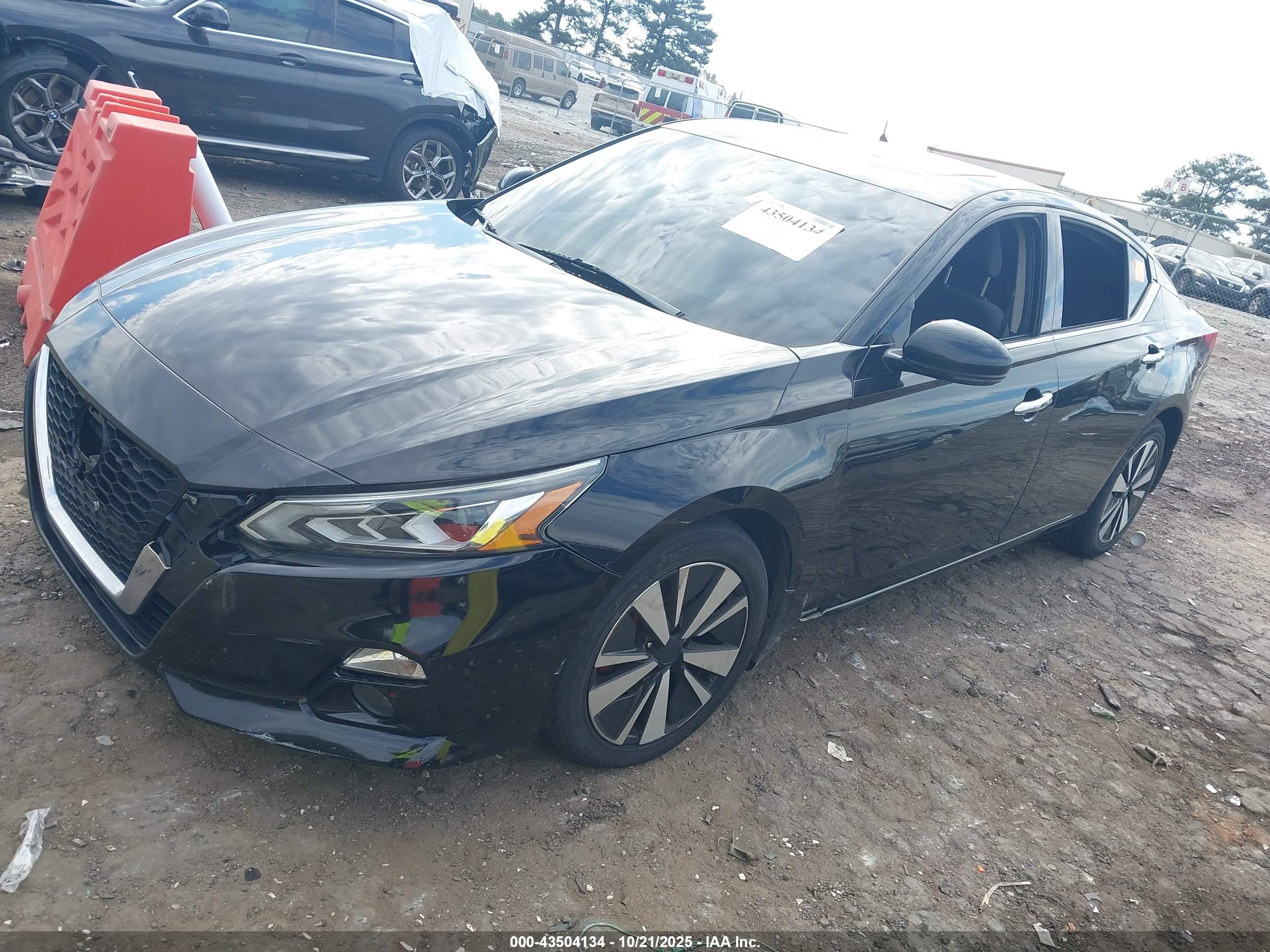 NISSAN ALTIMA image 2