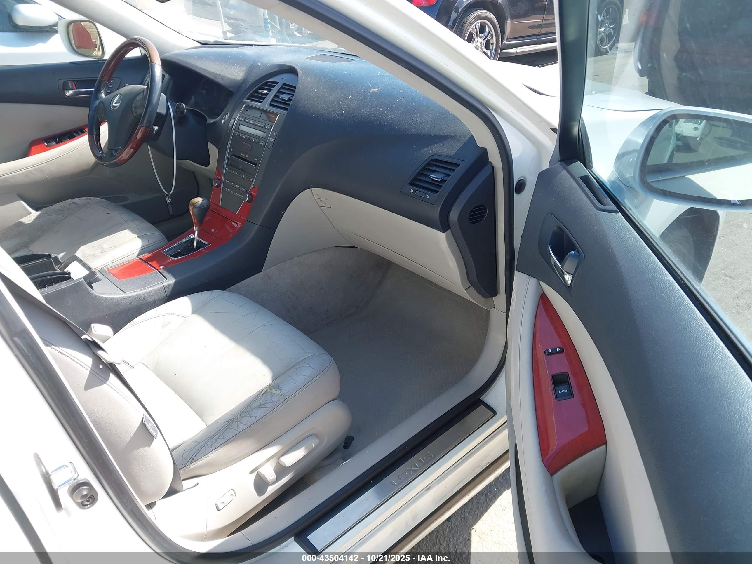 LEXUS ES image 5