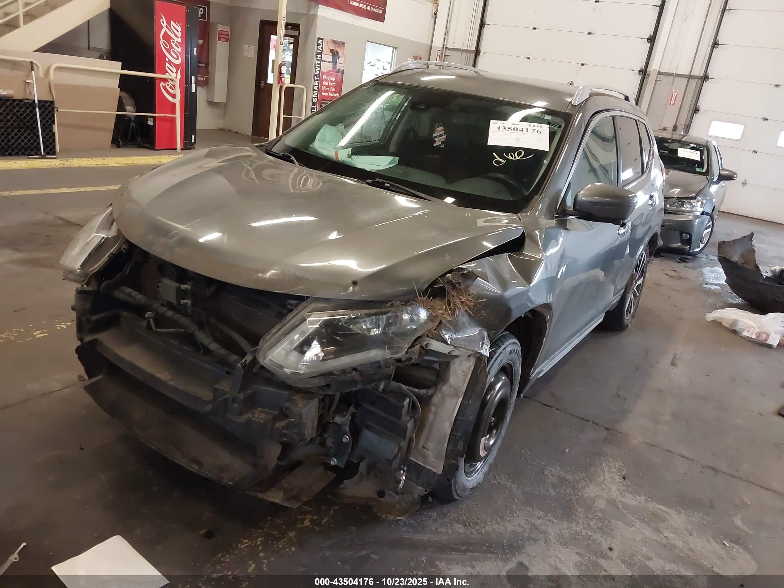 NISSAN ROGUE image 2