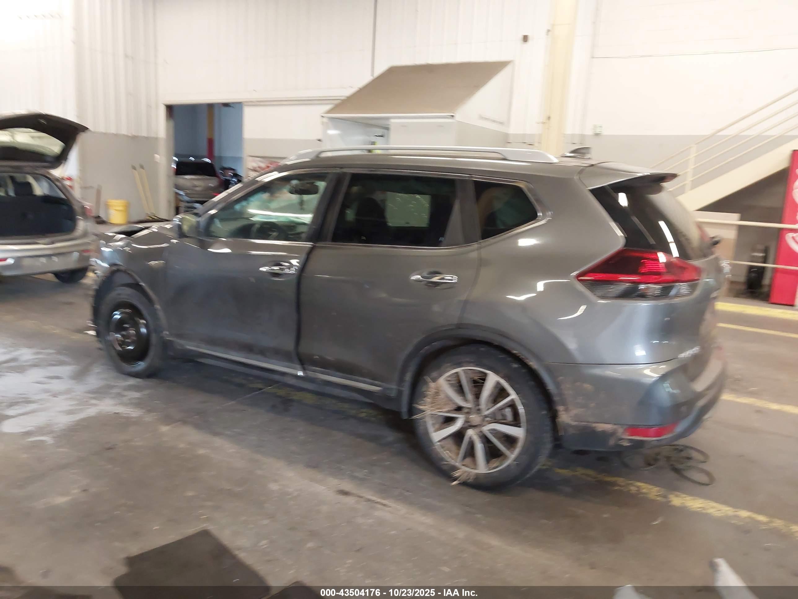 NISSAN ROGUE image 3